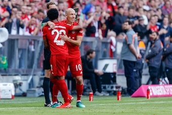 MUNICH, GERMANY - MAY 18: Arjen Robben of FC Bayern Muenchen substitutes Serge Gnabry of FC Bayern Muenchen during the Bundesliga match between FC Bayern Muenchen and Eintracht Frankfurt at Allianz Arena on May 18, 2019 in Munich, Germany. (Photo by TF-Im