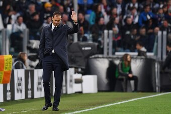 TURIN, ITALY - MAY 19: Head coach Massimiliano Allegri of Juventus greets supporters during the Serie A match between Juventus and Atalanta BC on May 19, 2019 in Turin, Italy. (Photo by Tullio M. Puglia/Getty Images)