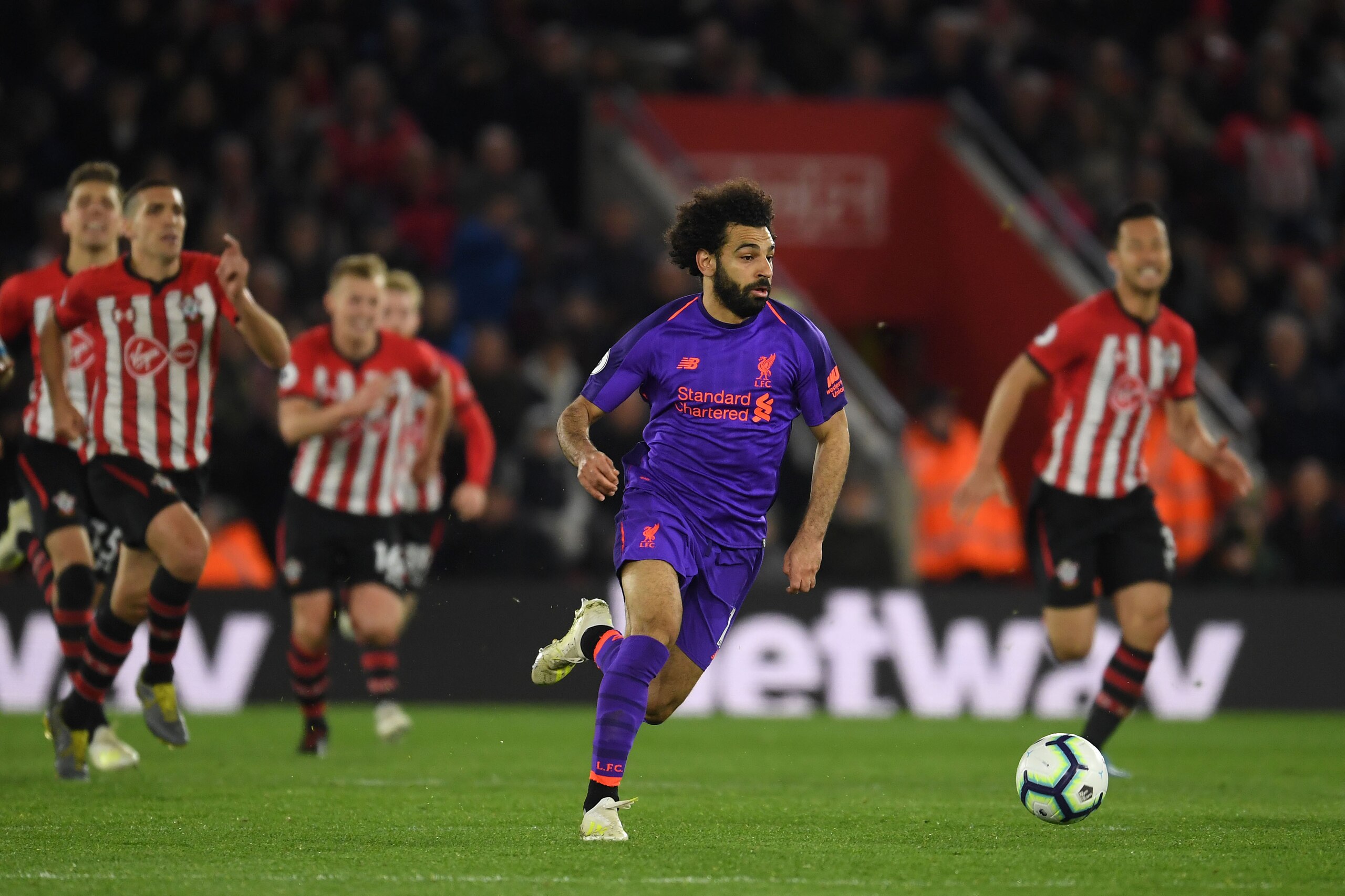 SOUTHAMPTON, ENGLAND - APRIL 05: Mohamed Salah of Liverpool breaks away to score during the Premier League match between Southampton FC and Liverpool FC at St Mary's Stadium on April 05, 2019 in Southampton, United Kingdom. (Photo by Mike Hewitt/Getty Ima