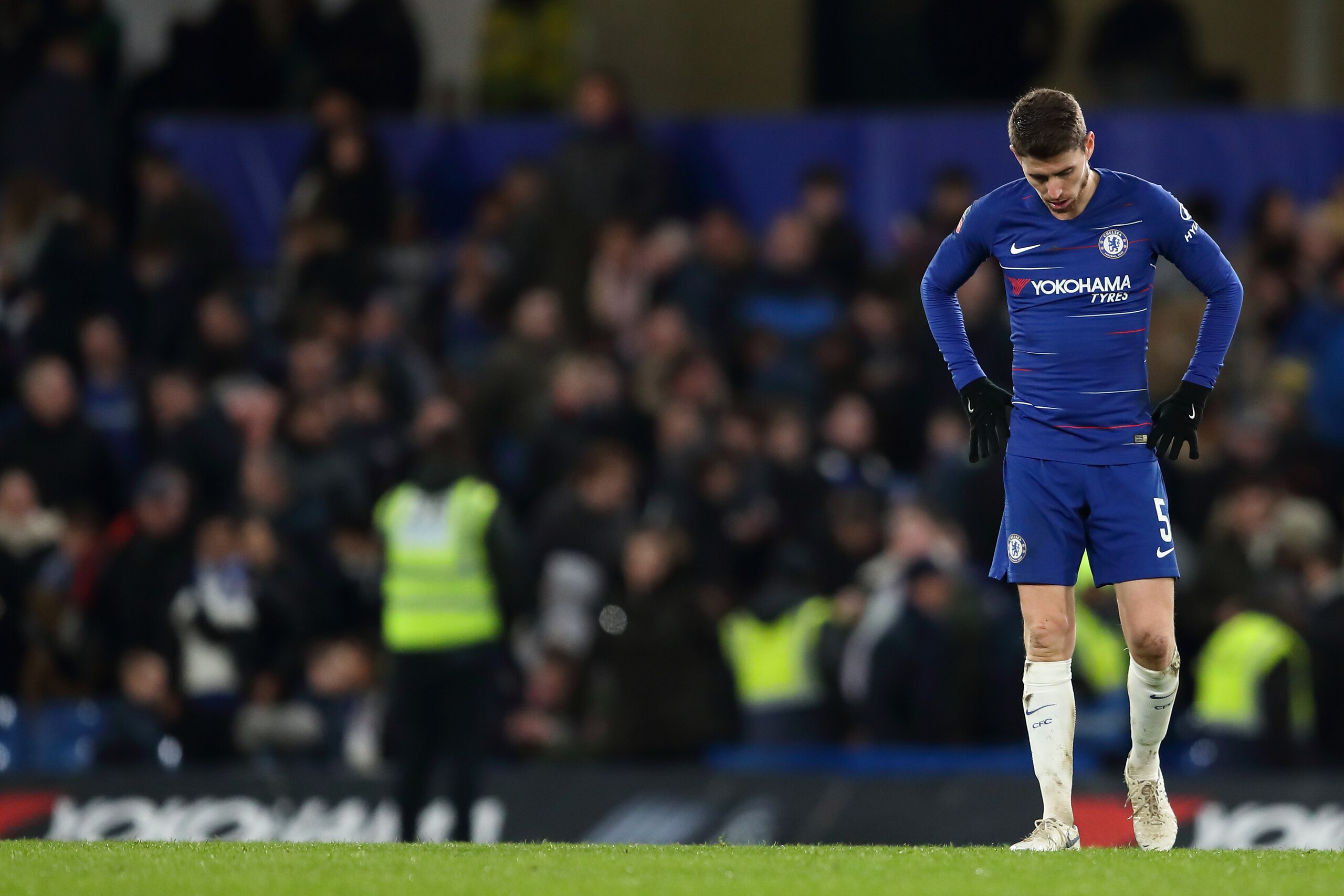 LONDON, ENGLAND - FEBRUARY 18: A dejected Jorginho of Chelsea during the FA Cup Fifth Round match between Chelsea and Manchester United at Stamford Bridge on February 18, 2019 in London, United Kingdom. (Photo by James Williamson - AMA/Getty Images) LONDON, ENGLAND - FEBRUARY 18: A dejected Jorginho of Chelsea during the FA Cup Fifth Round match between Chelsea and Manchester United at Stamford Bridge on February 18, 2019 in London, United Kingdom. (Photo by James Williamson - AMA/Getty Images)