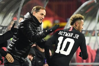 Paris Saint-Germain's Brazilian forward Neymar (C) is congratulated by Paris Saint-Germain's German coach Thomas Tuchel after scoring a goal during the European Champions League football match Crvena Zvezda Belgrade vs Paris Saint-Germain (PSG) on Decembe