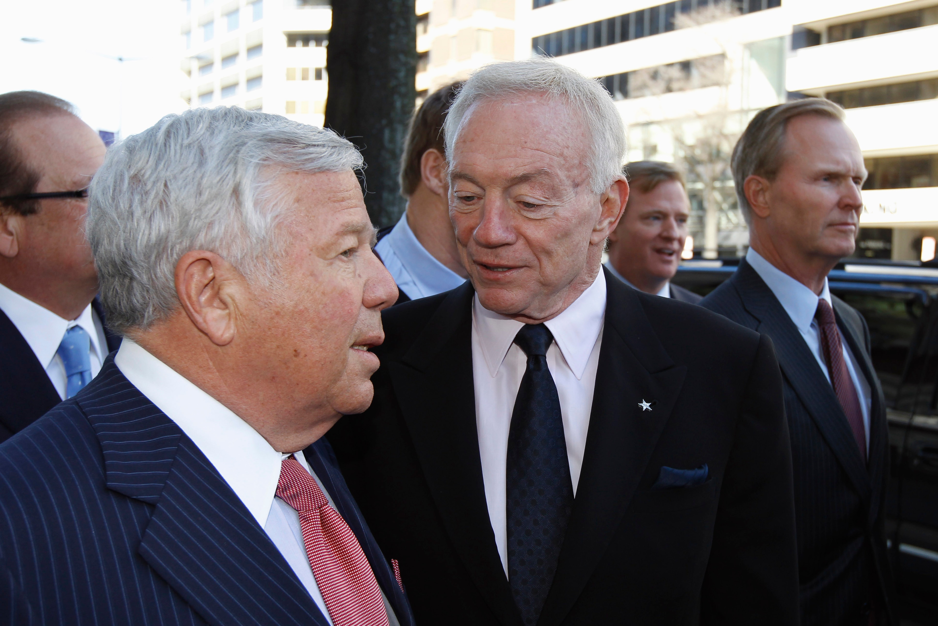 NFL owners such as Robert Kraft, Jerry Jones and John Mara likely could have labor peace for years to come if they would agree to giving players guaranteed contracts, but that isn't expected to happen.
