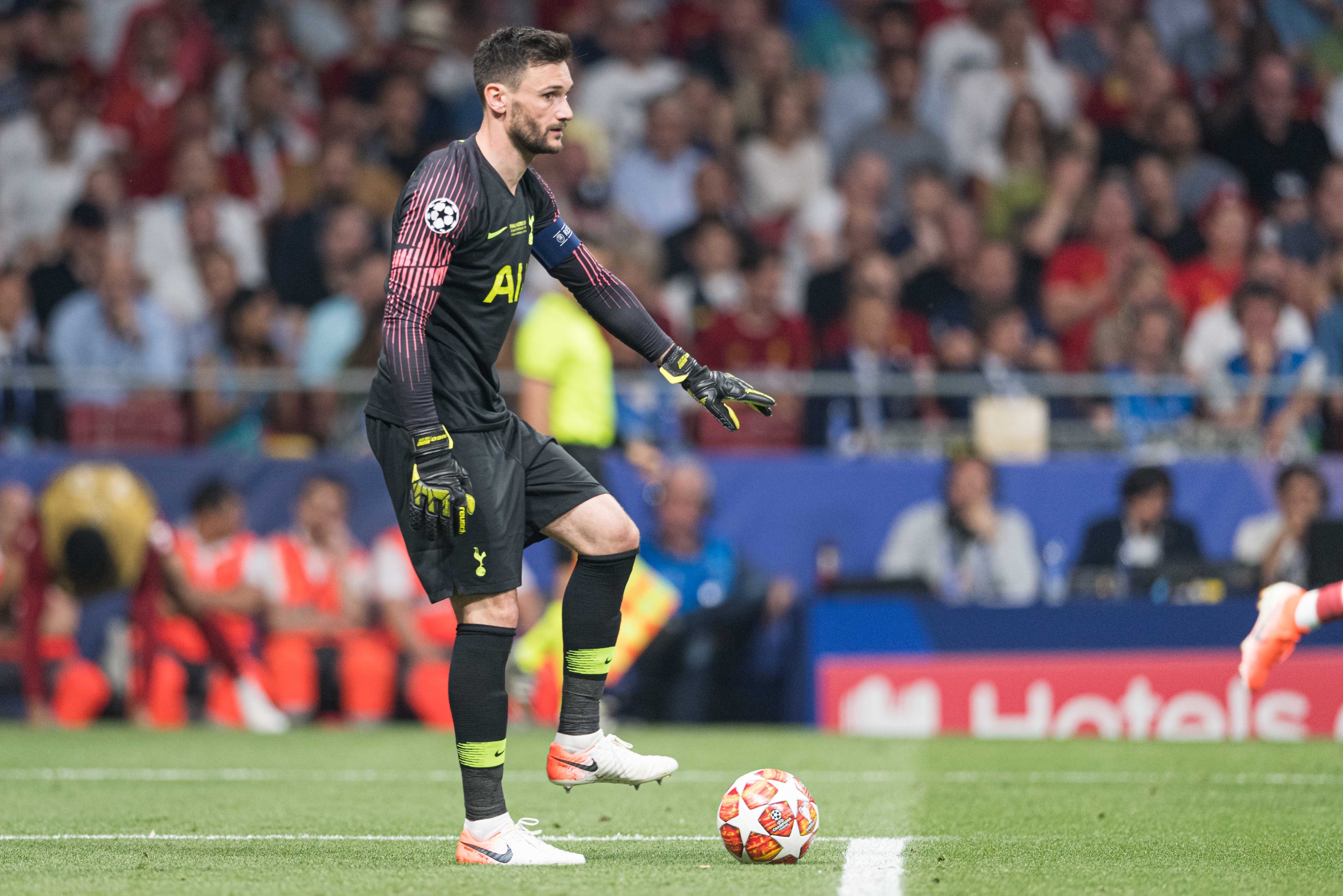 MADRID, SPAIN - JUNE 01: GoalKeeper Hugo Lloris of Tottenham Hotspur gestures during the UEFA Champions League Final between Tottenham Hotspur and Liverpool at Estadio Wanda Metropolitano on June 1, 2019 in Madrid, Spain. (Photo by TF-Images/Getty Images)