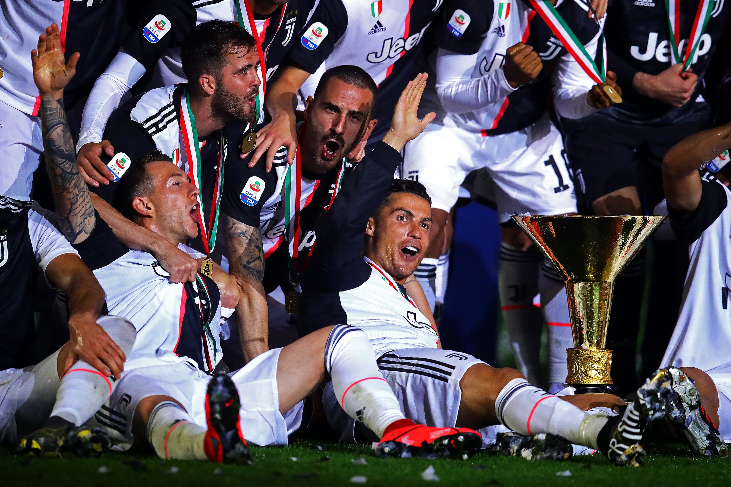 TURIN, ITALY - MAY 19: Cristiano Ronaldo (R) and Federico Bernadeschi of Juventus celebrate with the Serie A trophy following the Serie A match between Juventus and Atalanta BC at Allianz Stadium on May 19, 2019 in Turin, Italy. (Photo by Chris Brunskill/