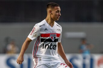 SAO PAULO, BRAZIL - MAY 05: Antony of Sao Paulo controls the ball during a match between Sao Paulo and Flamengo for the Brasileirao Series A 2019 at Morumbi Stadium on May 05, 2019 in Sao Paulo, Brazil. (Photo by Miguel Schincariol/Getty Images)