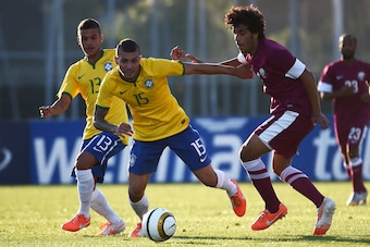 Brazilian mildfielder Alison (C) vies with Qatar forward Akram Afif (R) as Brasilian defender Auro (L) looks on during the Under 21 international football match between Brazil and Qatar, at the Leo Lagrange stadium in Toulon, southern France, on May 30, 2