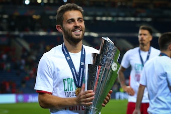 PORTO, PORTUGAL - JUNE 09: Bernardo Silva of Portugal celebrates with the trophy after the UEFA Nations League Final between Portugal and the Netherlands at Estadio do Dragao on June 9, 2019 in Porto, Portugal. (Photo by Craig Mercer/MB Media/Getty Images