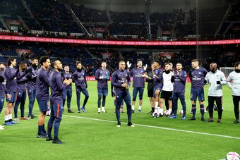 PARIS, FRANCE - DECEMBER 22:  Kylian Mbappe of Paris Saint-Germain celebrates its twentieth anniversary and his Kopa Trophy - Ballon d'or 2018 with teammates and fans during the French Ligue 1 match between Paris-Saint Germain and FC Nantes at Parc des Pr