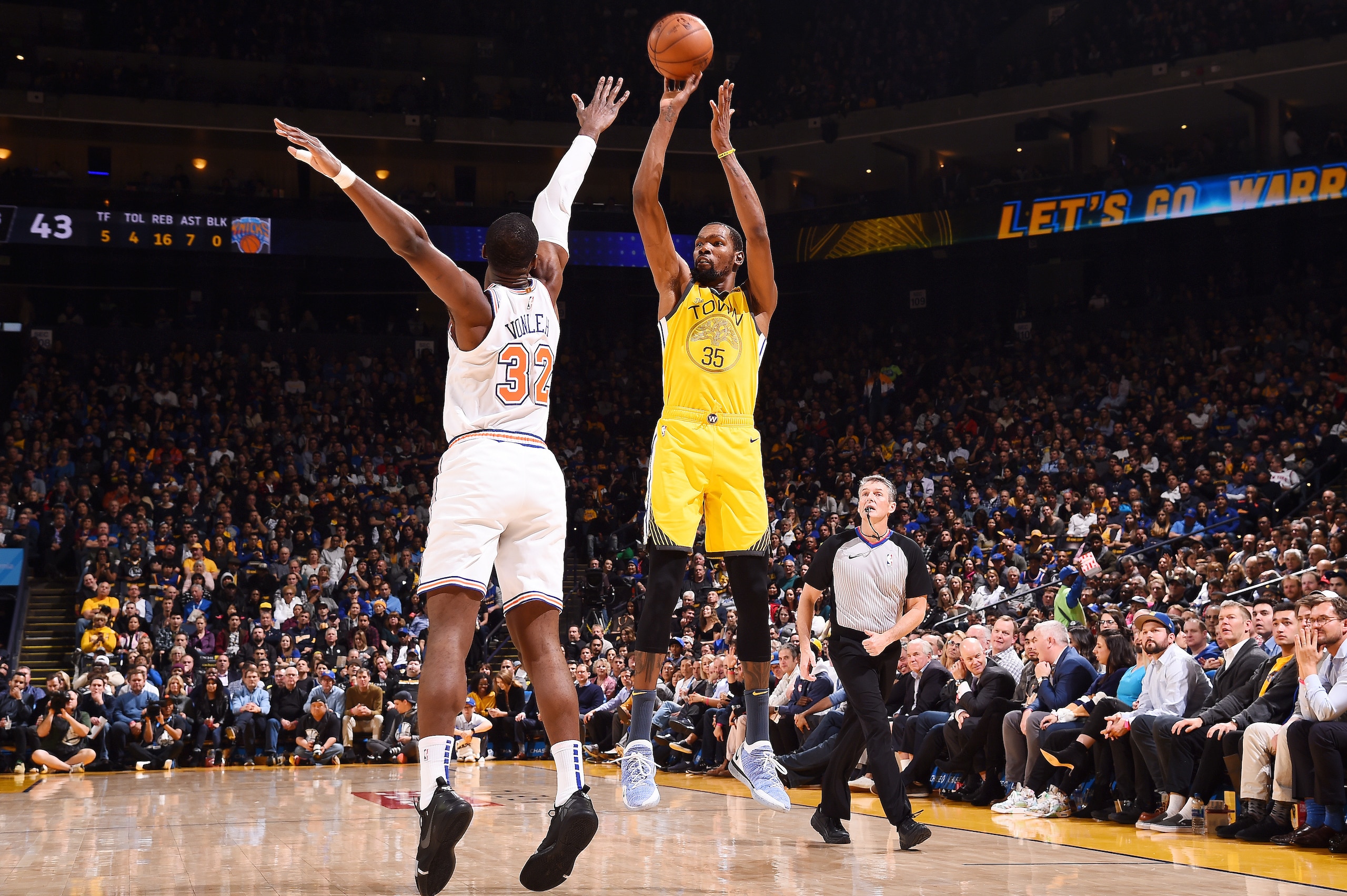 OAKLAND, CA - JANUARY 8: Kevin Durant #35 of the Golden State Warriors shoots the ball against the New York Knicks on January 8, 2019 at ORACLE Arena in Oakland, California. NOTE TO USER: User expressly acknowledges and agrees that, by downloading and or 