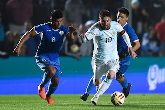 SAN JUAN, ARGENTINA - JUNE 07: Lionel Messi of Argentina drives the ball during a friendly match between Argentina and Nicaragua at Estadio San Juan del Bicentenario on June 07, 2019 in San Juan, Argentina. (Photo by Marcelo Endelli/Getty Images)