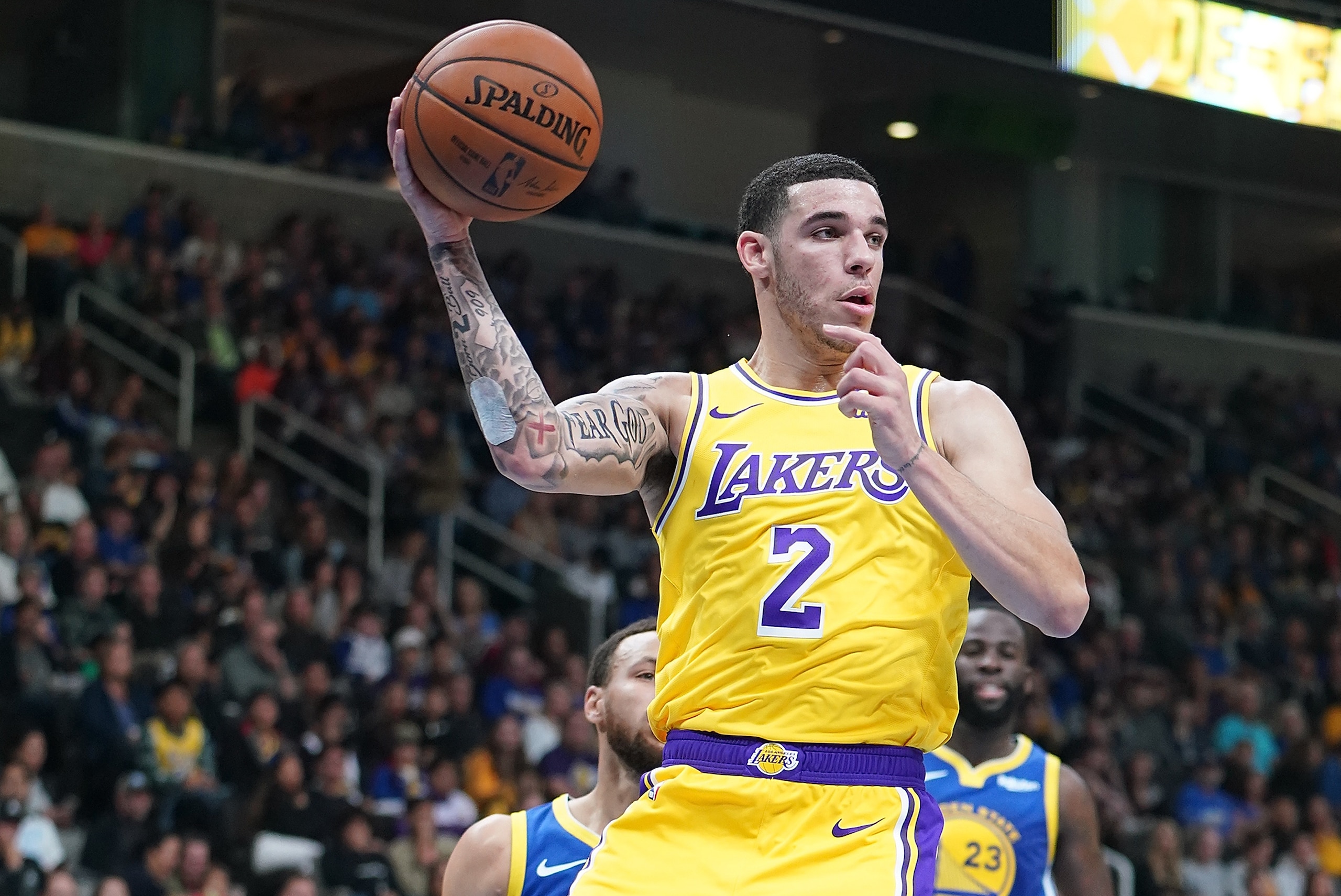 SAN JOSE, CA - OCTOBER 12:  Lonzo Ball #2 of the Los Angeles Lakers looks to pass the ball against the Golden State Warriors during the first half of their NBA basketball game at SAP Center on October 12, 2018 in San Jose, California. NOTE TO USER: User e