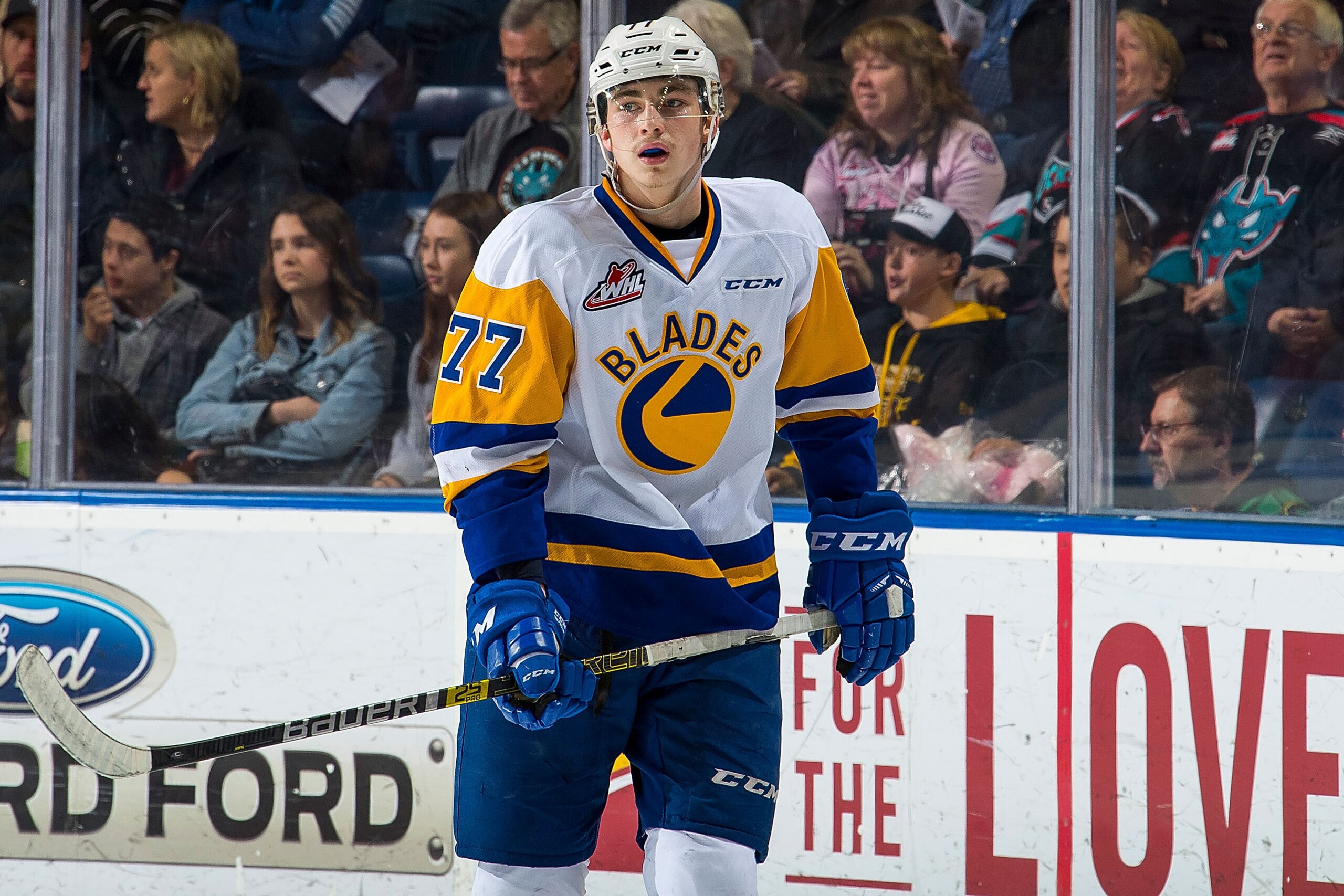 KELOWNA, BC - DECEMBER 01: Kirby Dach #77 of the Saskatoon Blades skates against the Kelowna Rockets  at Prospera Place on December 1, 2018 in Kelowna, Canada. (Photo by Marissa Baecker/Getty Images)