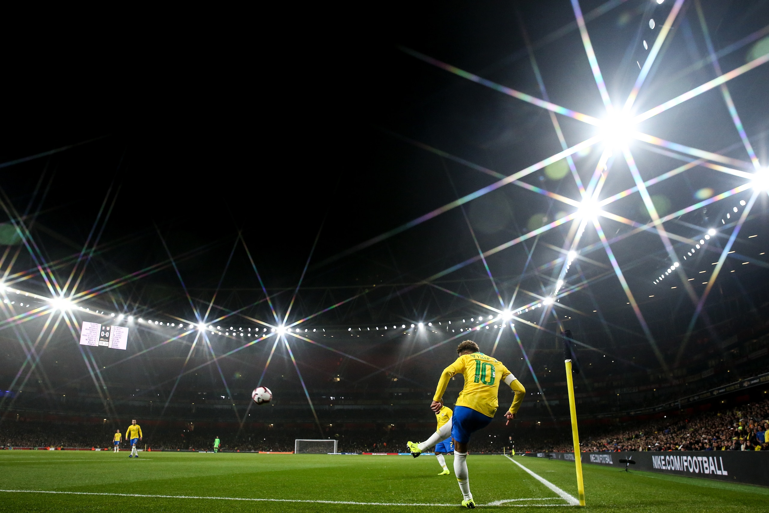 LONDON, ENGLAND - NOVEMBER 16: Neymar Jr of Brazil during the International Friendly match between Brazil and Uruguay at Emirates Stadium on November 16, 2018 in London, England. (Photo by Robbie Jay Barratt - AMA/Getty Images)