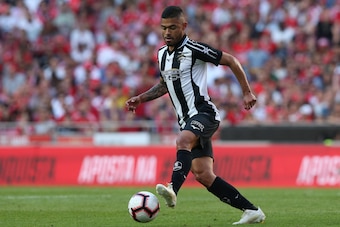 LISBON, PORTUGAL - MAY 4:  Bruno Tabata of Portimonense SC in action during the Liga NOS match between SL Benfica and Portimonense SC at Estadio da Luz on May 4, 2019 in Lisbon, Portugal.  (Photo by Gualter Fatia/Getty Images)