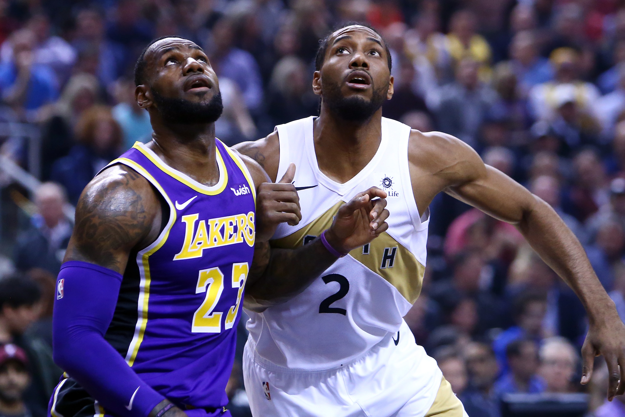 TORONTO, ON - MARCH 14: LeBron James #23 of the Los Angeles Lakers battles for space with Kawhi Leonard #2 of the Toronto Raptors during the first half of an NBA game at Scotiabank Arena on March 14, 2019 in Toronto, Canada. NOTE TO USER: User expressly TORONTO, ON - MARCH 14: LeBron James #23 of the Los Angeles Lakers battles for space with Kawhi Leonard #2 of the Toronto Raptors during the first half of an NBA game at Scotiabank Arena on March 14, 2019 in Toronto, Canada. NOTE TO USER: User expressly