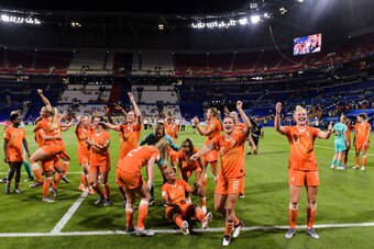 goalkeeper Sari van Veenendaal of Netherlands women, Desiree van Lunteren of Netherlands women, Stefanie van der Gragt of Netherlands women, Merel van Dongen of Netherlands women, Kika van Es of Netherlands women, Anouk Dekker of Netherlands women, Shanic