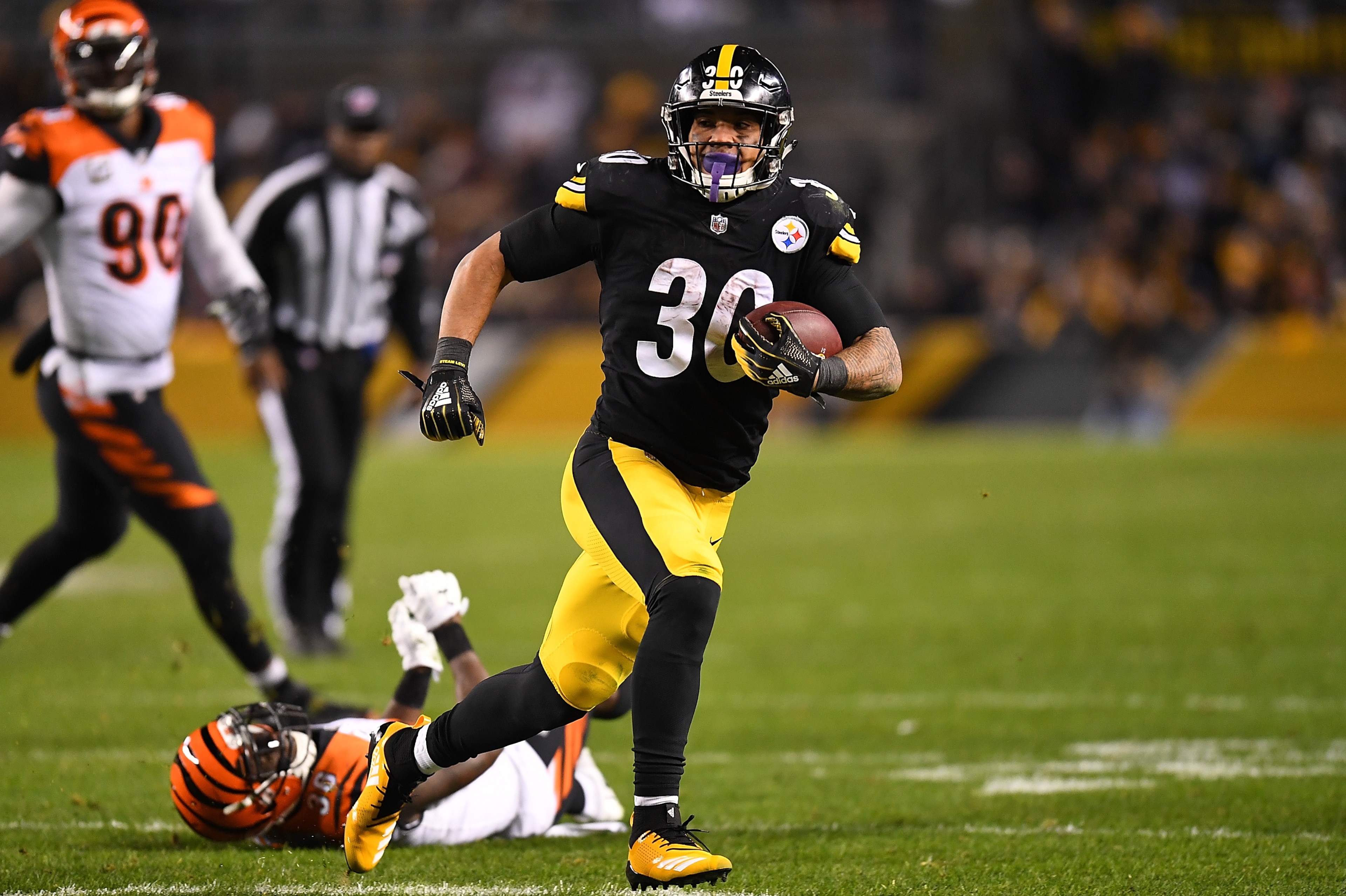 PITTSBURGH, PA - DECEMBER 30: James Conner #30 of the Pittsburgh Steelers in action during the game against the Cincinnati Bengals at Heinz Field on December 30, 2018 in Pittsburgh, Pennsylvania. (Photo by Joe Sargent/Getty Images) PITTSBURGH, PA - DECEMBER 30: James Conner #30 of the Pittsburgh Steelers in action during the game against the Cincinnati Bengals at Heinz Field on December 30, 2018 in Pittsburgh, Pennsylvania. (Photo by Joe Sargent/Getty Images)