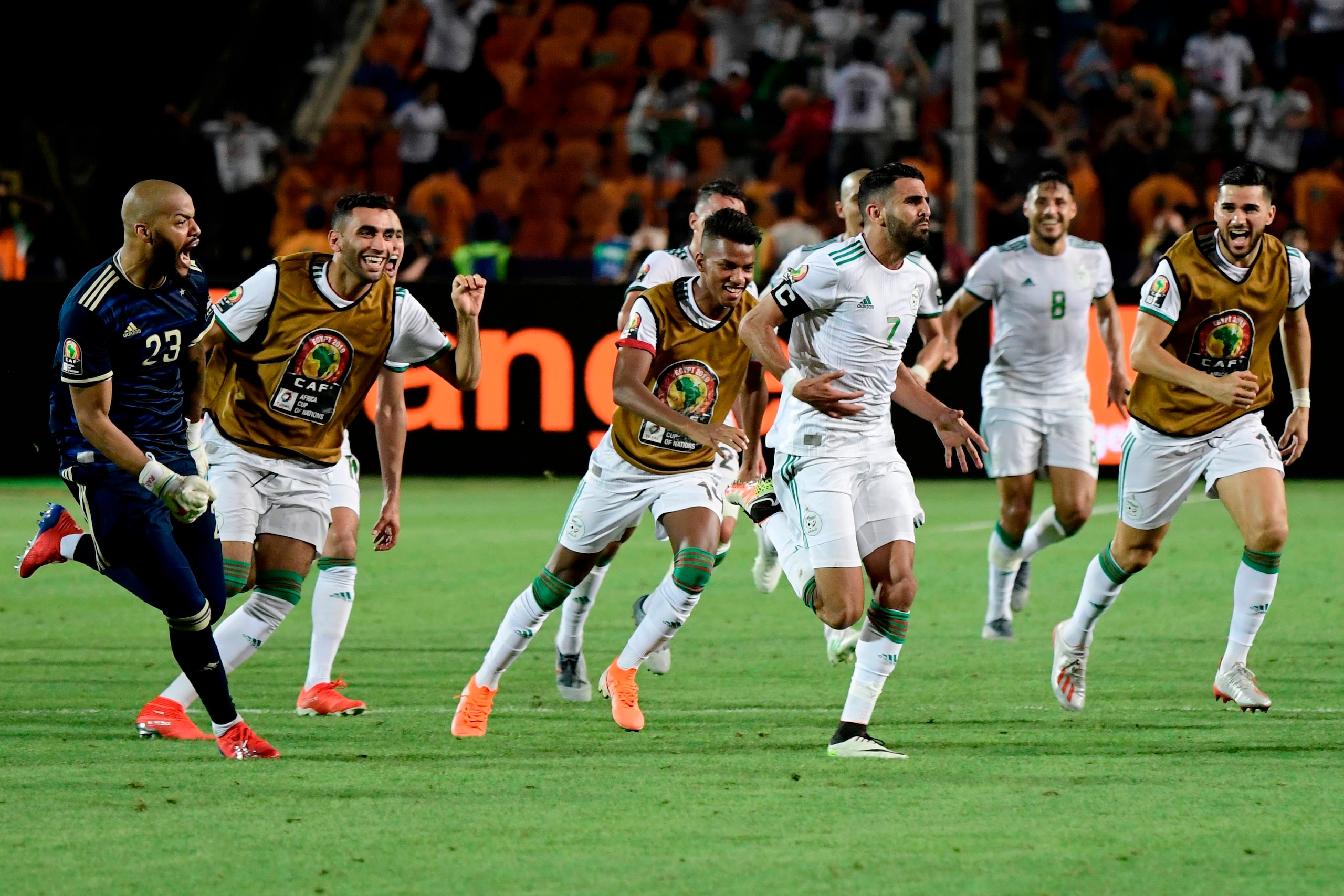 Algeria's players celebrate their winning goal during the 2019 Africa Cup of Nations (CAN) Semi-final football match between Algeria and Nigeria at the Cairo International stadium in Cairo on July 14, 2019. (Photo by JAVIER SORIANO / AFP)        (Photo cr