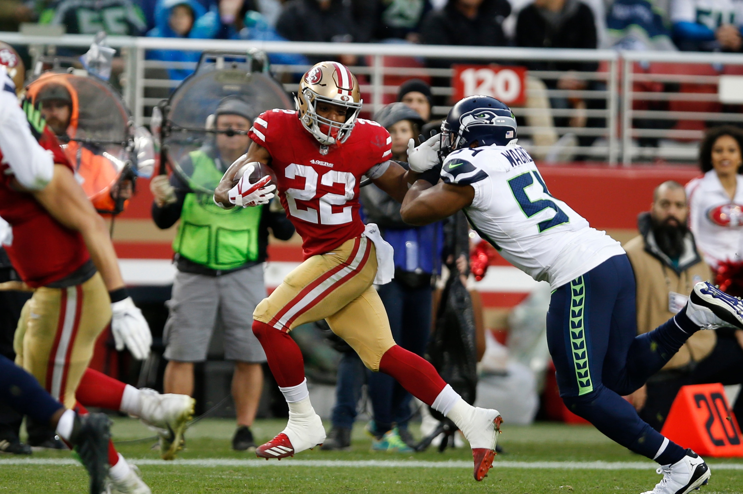 SANTA CLARA, CA - DECEMBER 16: Matt Breida #22 of the San Francisco 49ers rushes during the game against the Seattle Seahawks at Levi's Stadium on December 16, 2018 in Santa Clara, California. The 49ers defeated the Seahawks 26-23. (Photo by Michael Zagar