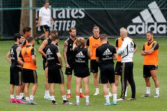 MONTREAL, QC - JULY 16: Head coach Zinedine Zidane of Real Madrid speaks with Gareth Bale of Real Madrid, Sergio Ramos of Real Madrid, Eden Hazard of Real Madrid, Isco Alarcon of Real Madrid and Raphael Varane of Real Madrid during the pre-season training