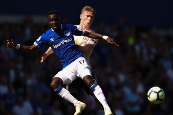 TOPSHOT - Everton's Senegalese midfielder Idrissa Gueye (L) is pressured by Manchester United's English midfielder Scott McTominay (R) during the English Premier League football match between Everton and Manchester United at Goodison Park in Liverpool, no
