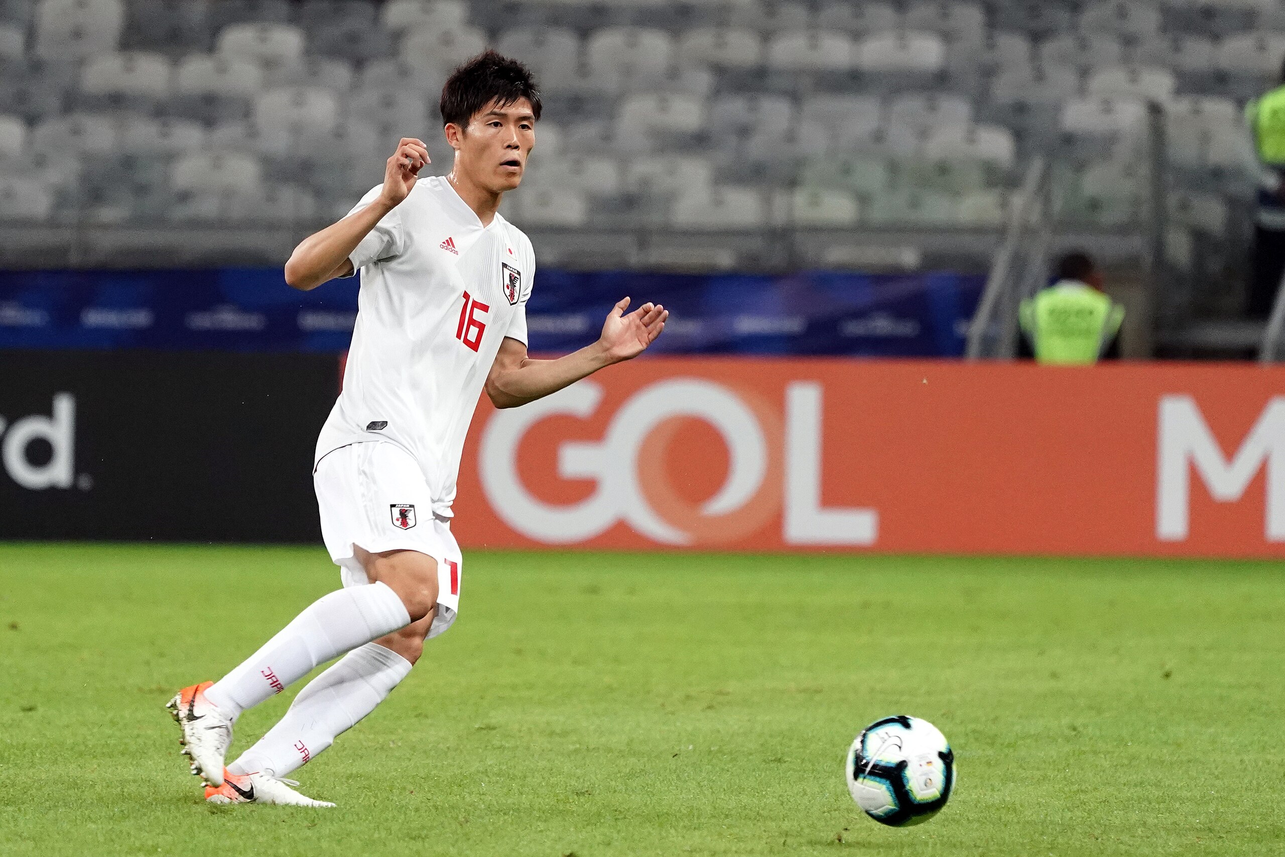 BELO HORIZONTE, BRAZIL - JUNE 24: Takehiro Tomiyasu of Japan in action during the Copa America Brazil 2019 group C match between Ecuador and Japan at Mineirao Stadium on June 24, 2019 in Belo Horizonte, Brazil. (Photo by Koji Watanabe/Getty Images)