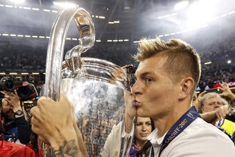 Toni Kroos of Real Madrid with Champions League trophy, Coupe des clubs Champions Europeensduring the UEFA Champions League final match between Juventus FC and Real Madrid on June 3, 2017 at the Millennium Stadium in Cardiff, Wales(Photo by VI Images via 