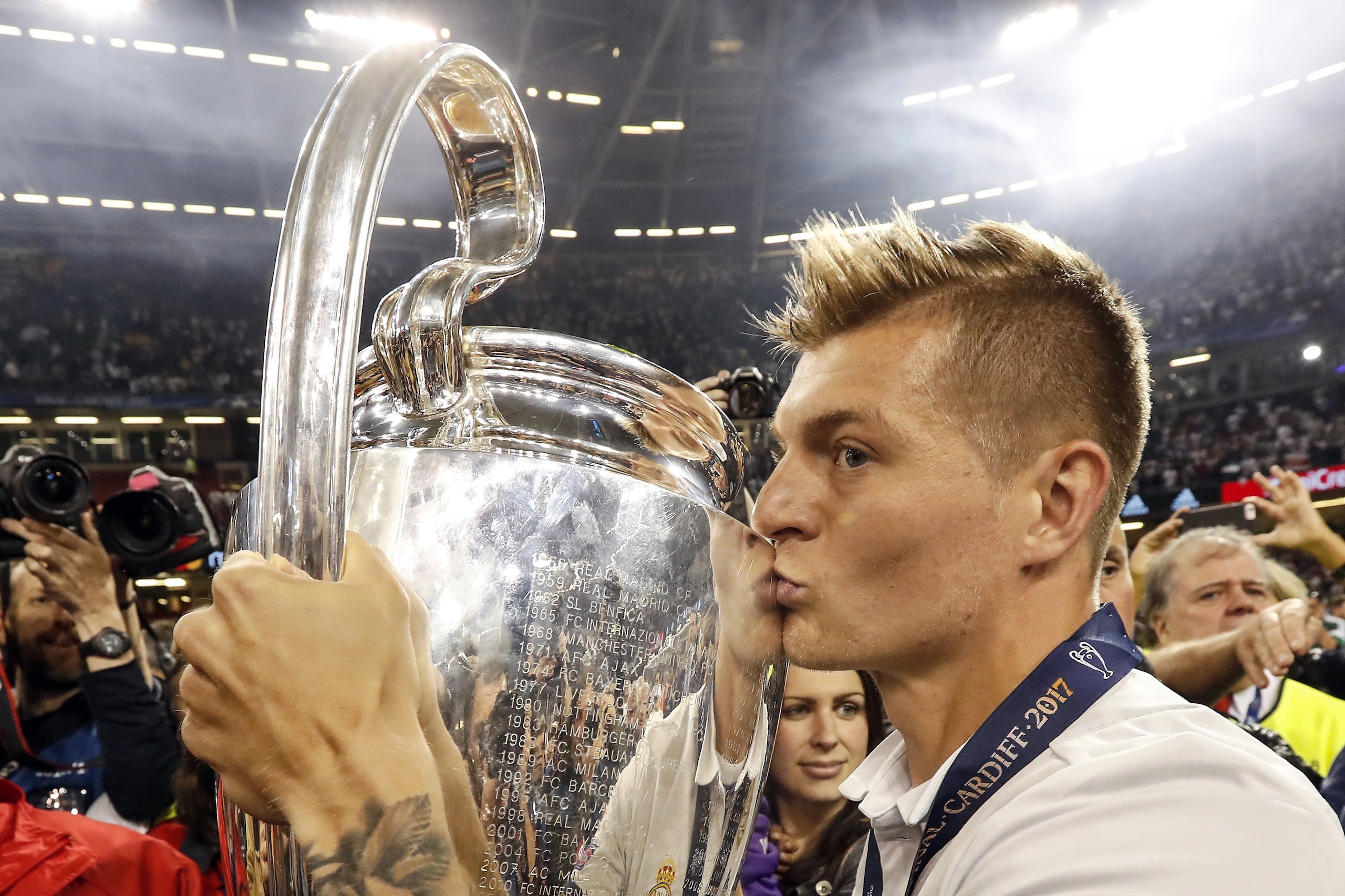 Toni Kroos of Real Madrid with Champions League trophy, Coupe des clubs Champions Europeensduring the UEFA Champions League final match between Juventus FC and Real Madrid on June 3, 2017 at the Millennium Stadium in Cardiff, Wales(Photo by VI Images via Toni Kroos of Real Madrid with Champions League trophy, Coupe des clubs Champions Europeensduring the UEFA Champions League final match between Juventus FC and Real Madrid on June 3, 2017 at the Millennium Stadium in Cardiff, Wales(Photo by VI Images via
