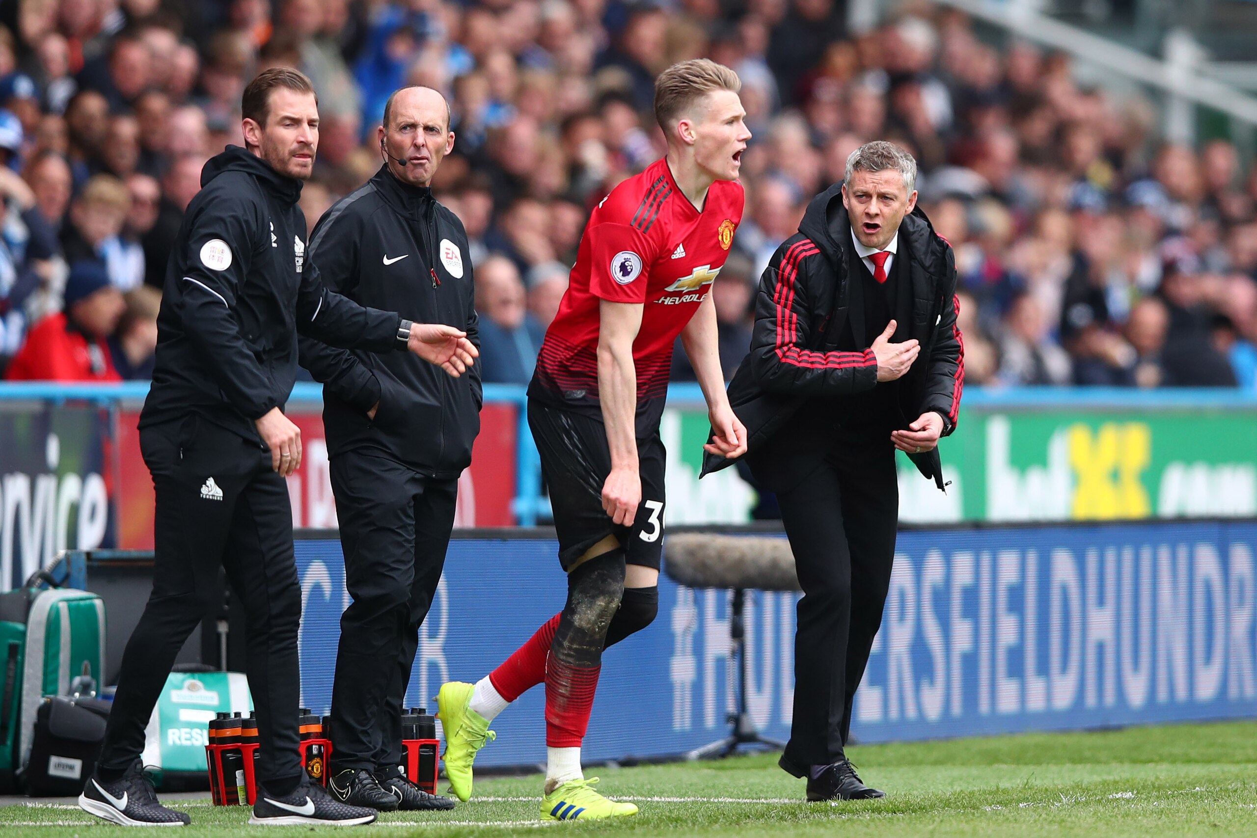 HUDDERSFIELD, ENGLAND - MAY 05:  Ole Gunnar Solskjaer, Manager of Manchester United gives intruction to Scott McTominay during the Premier League match between Huddersfield Town and Manchester United at John Smith's Stadium on May 05, 2019 in Huddersfield