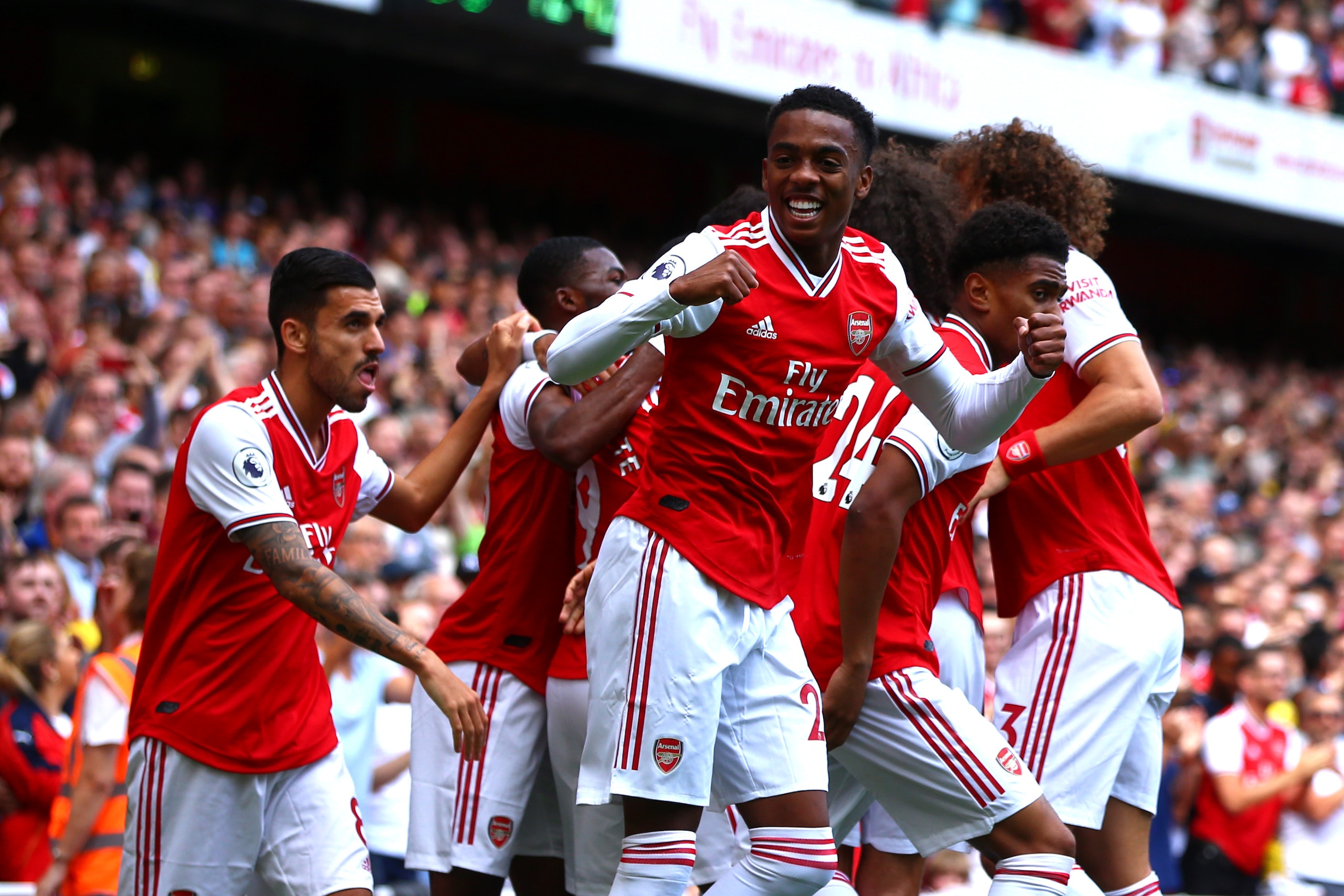LONDON, ENGLAND - AUGUST 17: Joe Willock of Arsenal celebrates his teams first goal during the Premier League match between Arsenal FC and Burnley FC at Emirates Stadium on August 17, 2019 in London, United Kingdom. (Photo by Chloe Knott - Danehouse/Getty