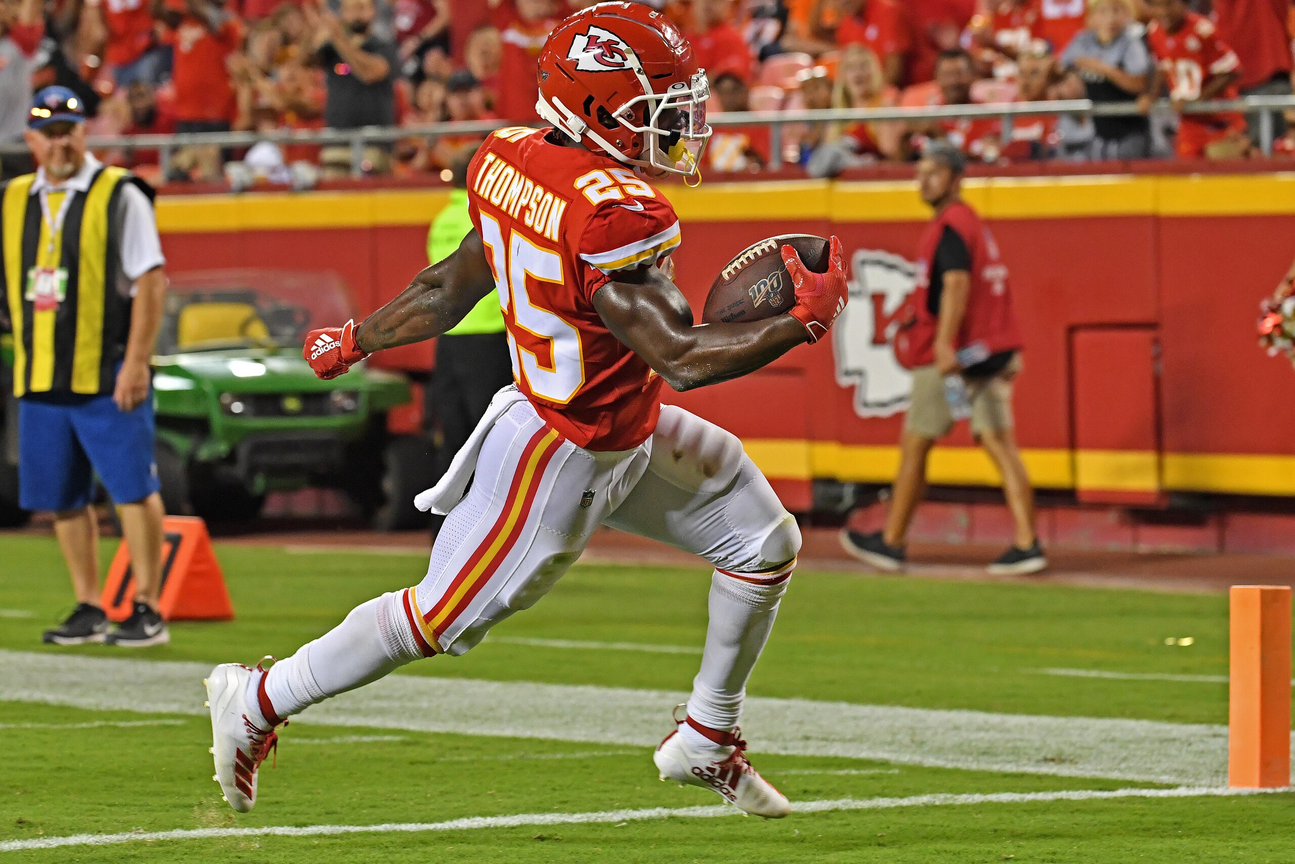 KANSAS CITY, MO - AUGUST 10: Darwin Thompson #25 of the Kansas City Chiefs rushes in for a touchdown during the third quarter against the Cincinnati Bengals at Arrowhead Stadium on August 10, 2019 in Kansas City, Missouri. (Photo by Peter Aiken/Getty Imag