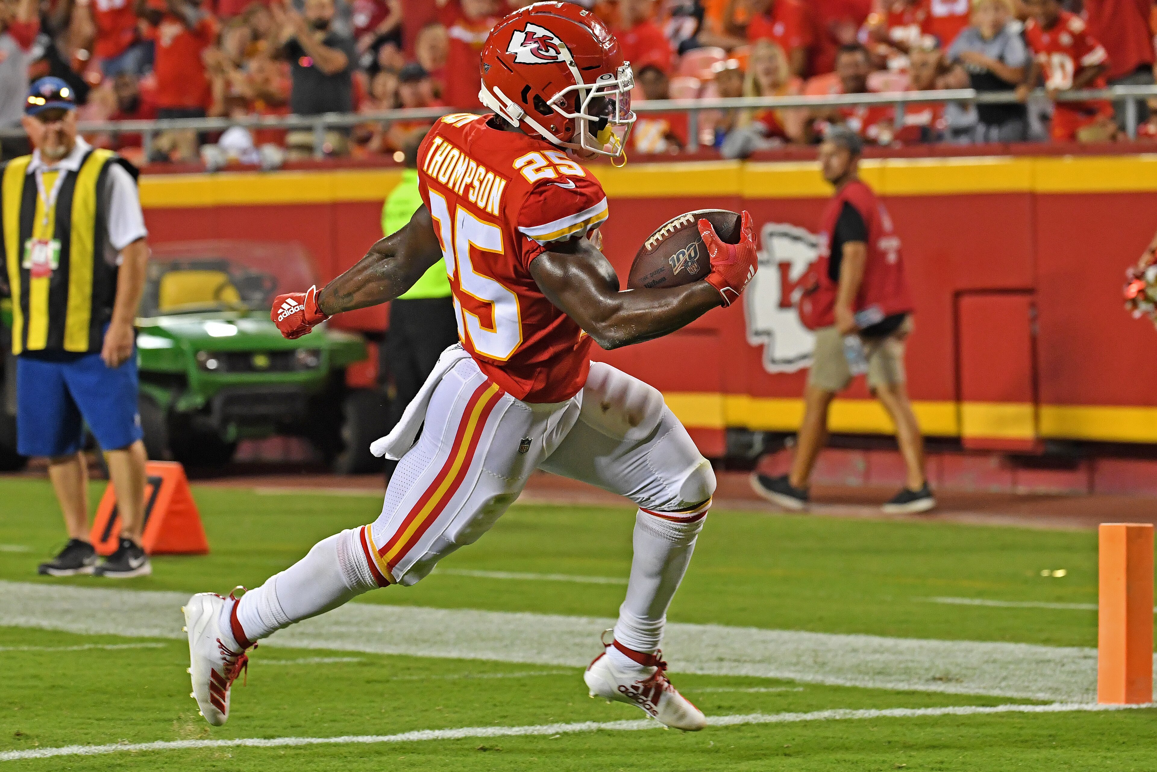 KANSAS CITY, MO - AUGUST 10: Darwin Thompson #25 of the Kansas City Chiefs rushes in for a touchdown during the third quarter against the Cincinnati Bengals at Arrowhead Stadium on August 10, 2019 in Kansas City, Missouri. (Photo by Peter Aiken/Getty Imag