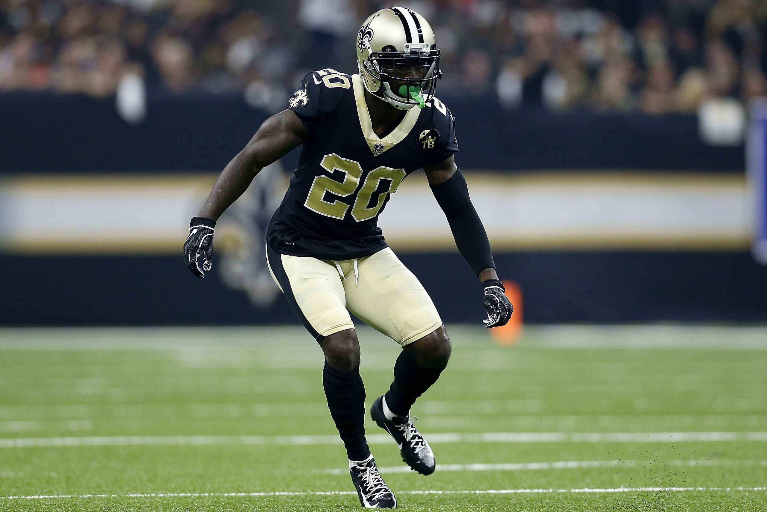 NEW ORLEANS, LA - SEPTEMBER 09:  Ken Crawley #20 of the New Orleans Saints defends during a game against the Tampa Bay Buccaneers at the Mercedes-Benz Superdome on September 9, 2018 in New Orleans, Louisiana.  (Photo by Jonathan Bachman/Getty Images)