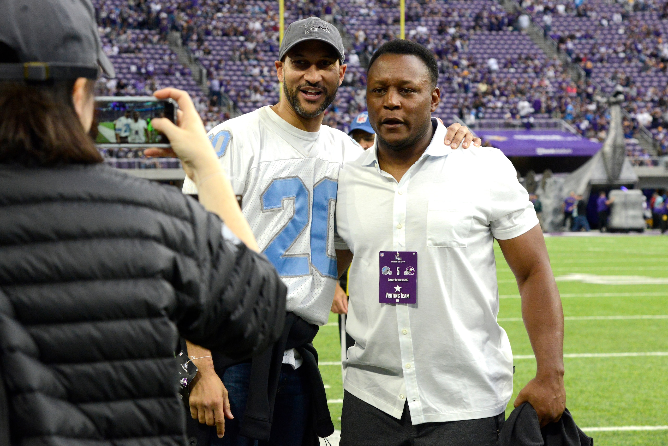 MINNEAPOLIS, MN - OCTOBER 1: Actor Keegan-Michael Key takes a photograph with former Detroit Lions running back Barry Sanders on the sidelines before the game between the Lions and the Minnesota Vikings on October 1, 2017 at U.S. Bank Stadium in Minneapol