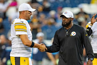 NASHVILLE, TN - AUGUST 25:  Quarterback Ben Roethlisberger #7 and Head Coach Mike Tomlin of the Pittsburgh Steelers shake hands before a game against the Tennessee Titans during week three of preseason at Nissan Stadium on August 25, 2019 in Nashville, Te