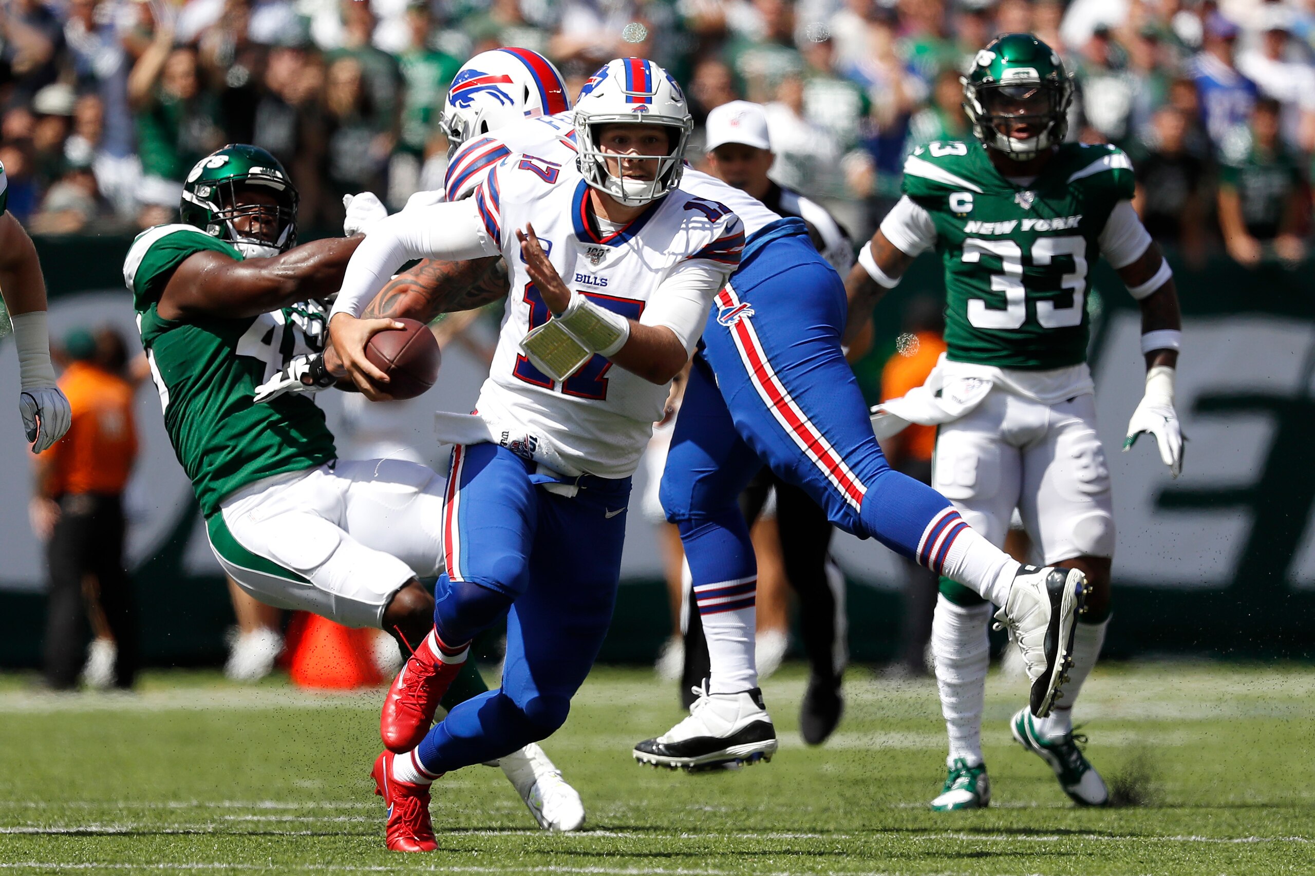 EAST RUTHERFORD, NEW JERSEY - SEPTEMBER 08: Josh Allen #17 of the Buffalo Bills makes a run against the New York Jets during the first quarter at MetLife Stadium on September 08, 2019 in East Rutherford, New Jersey. (Photo by Michael Owens/Getty Images) EAST RUTHERFORD, NEW JERSEY - SEPTEMBER 08: Josh Allen #17 of the Buffalo Bills makes a run against the New York Jets during the first quarter at MetLife Stadium on September 08, 2019 in East Rutherford, New Jersey. (Photo by Michael Owens/Getty Images)