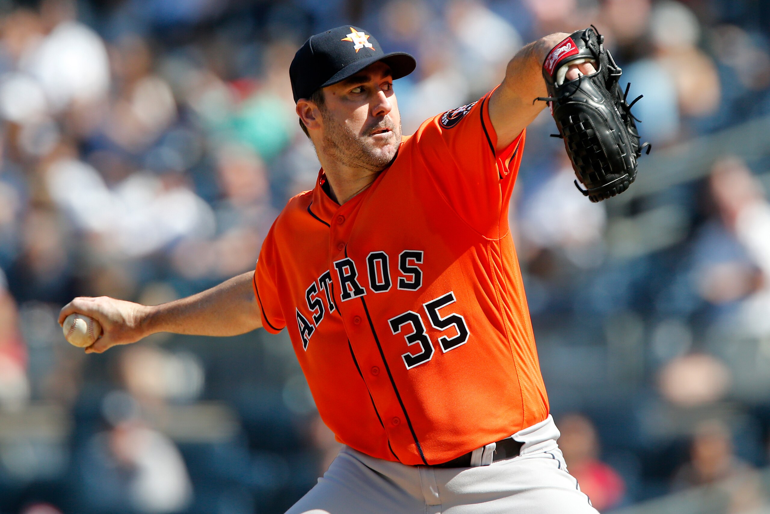 NEW YORK, NEW YORK - JUNE 23: Justin Verlander #35 of the Houston Astros in action against the New York Yankees at Yankee Stadium on June 23, 2019 in New York City. The Astros defeated the Yankees 9-4. (Photo by Jim McIsaac/Getty Images) NEW YORK, NEW YORK - JUNE 23: Justin Verlander #35 of the Houston Astros in action against the New York Yankees at Yankee Stadium on June 23, 2019 in New York City. The Astros defeated the Yankees 9-4. (Photo by Jim McIsaac/Getty Images)