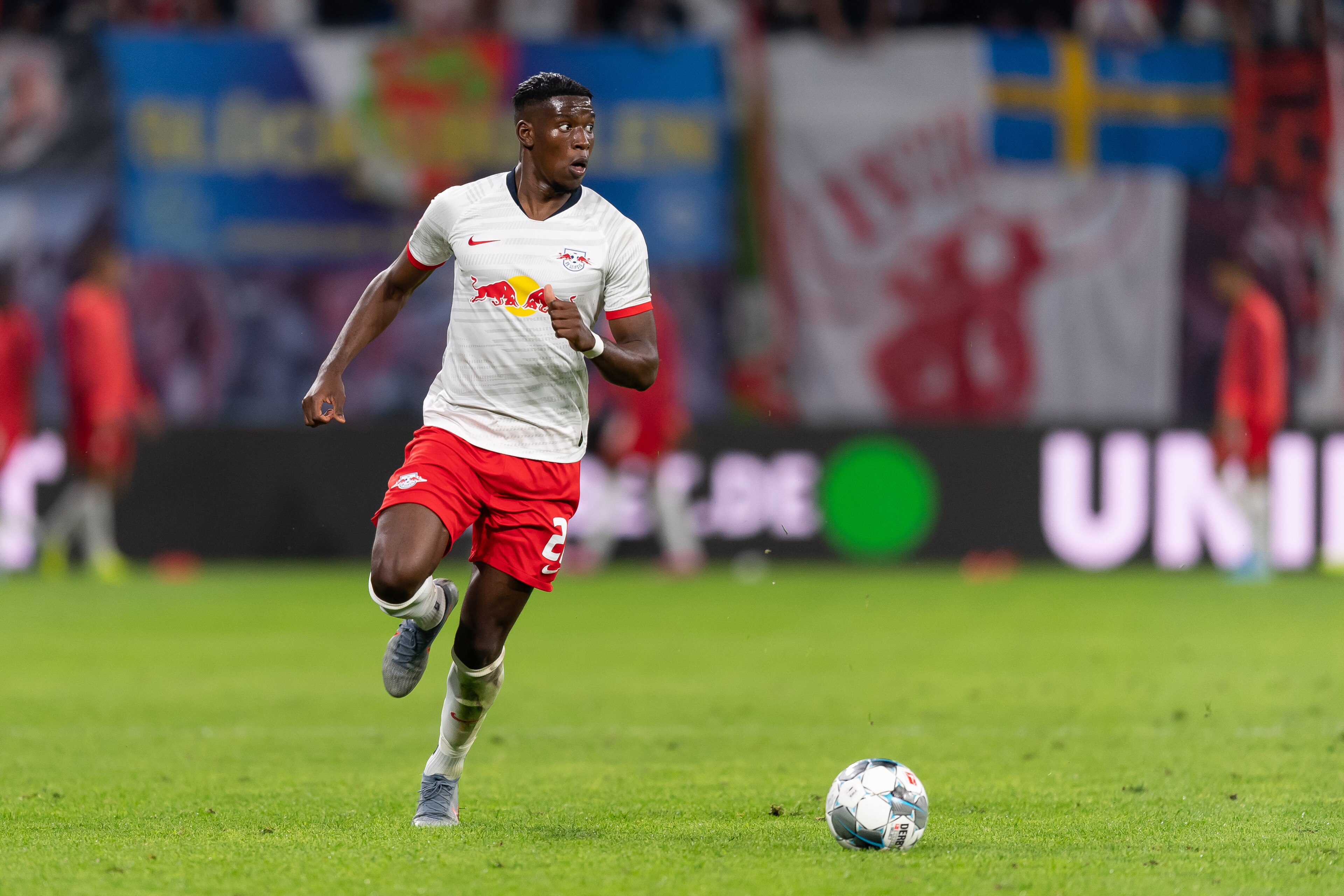 LEIPZIG, GERMANY - SEPREMBER 14: Nordi Mukiele of RB Leipzig controls the ball during the Bundesliga match between RB Leipzig and Bayern Muenchen at Red Bull Arena on September 14, 2019 in Leipzig, Germany. (Photo by TF-Images/Getty Images) LEIPZIG, GERMANY - SEPREMBER 14: Nordi Mukiele of RB Leipzig controls the ball during the Bundesliga match between RB Leipzig and Bayern Muenchen at Red Bull Arena on September 14, 2019 in Leipzig, Germany. (Photo by TF-Images/Getty Images)