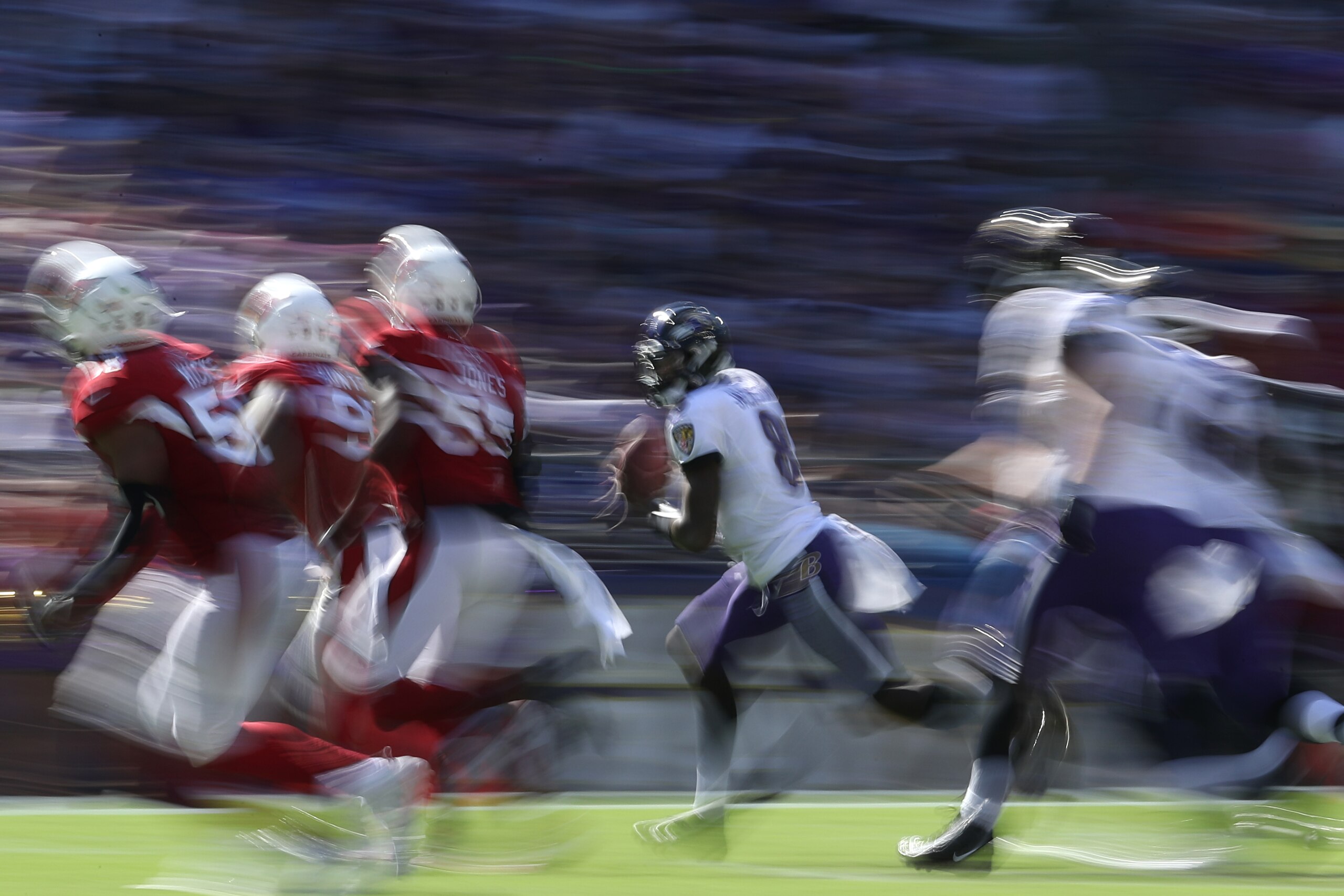 BALTIMORE, MARYLAND - SEPTEMBER 15: Quarterback Lamar Jackson #8 of the Baltimore Ravens rushes against the Arizona Cardinals during the second half at M&T Bank Stadium on September 15, 2019 in Baltimore, Maryland. (Photo by Patrick Smith/Getty Images)