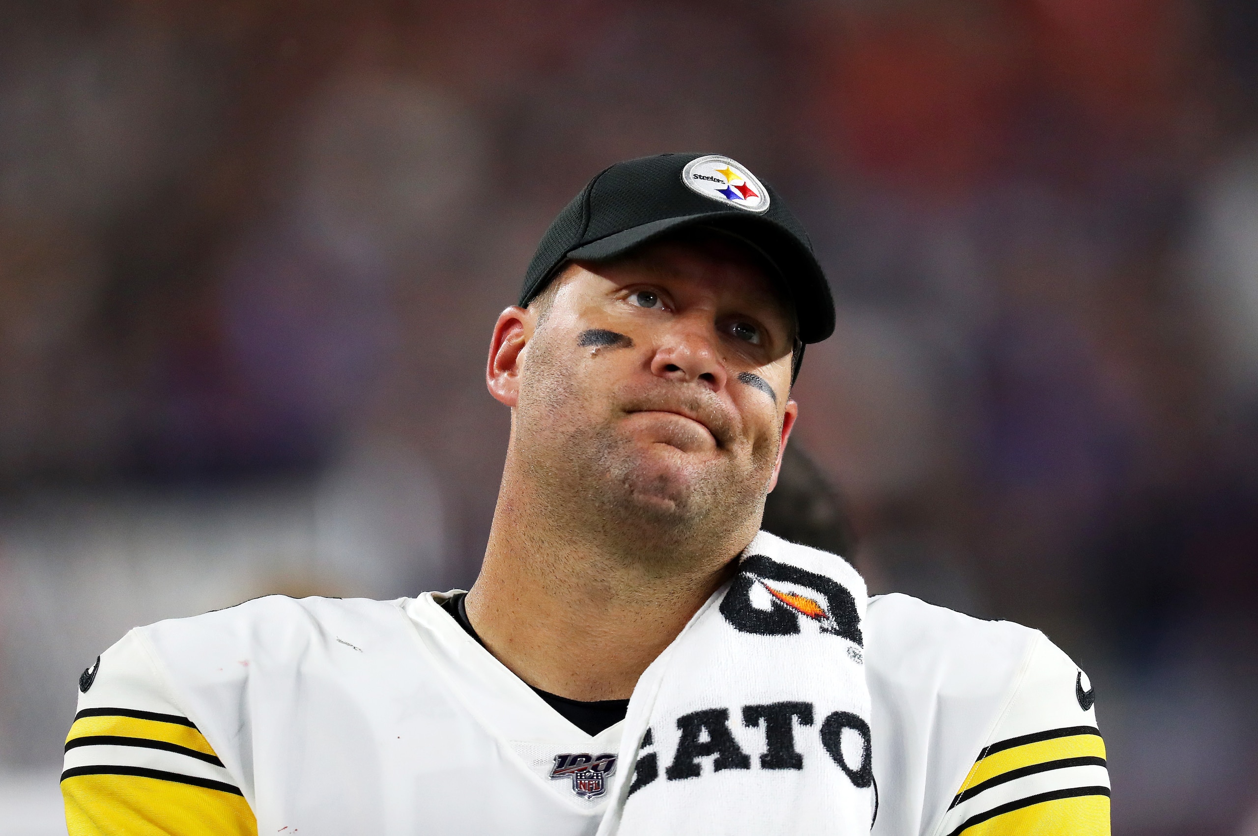 FOXBOROUGH, MASSACHUSETTS - SEPTEMBER 08: Ben Roethlisberger #7 of the Pittsburgh Steelers looks on from the sideline during the game between the New England Patriots and the Pittsburgh Steelers at Gillette Stadium on September 08, 2019 in Foxborough, Mas FOXBOROUGH, MASSACHUSETTS - SEPTEMBER 08: Ben Roethlisberger #7 of the Pittsburgh Steelers looks on from the sideline during the game between the New England Patriots and the Pittsburgh Steelers at Gillette Stadium on September 08, 2019 in Foxborough, Mas