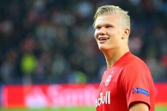 SALZBURG, AUSTRIA - SEPTEMBER 17: Erling Haaland of Salzburg looks on after the UEFA Champions League match between RB Salzburg and KRC Genk at Red Bull Arena on September 17, 2019 in Salzburg, Austria. (Photo by David Geieregger/SEPA.Media /Getty Images)