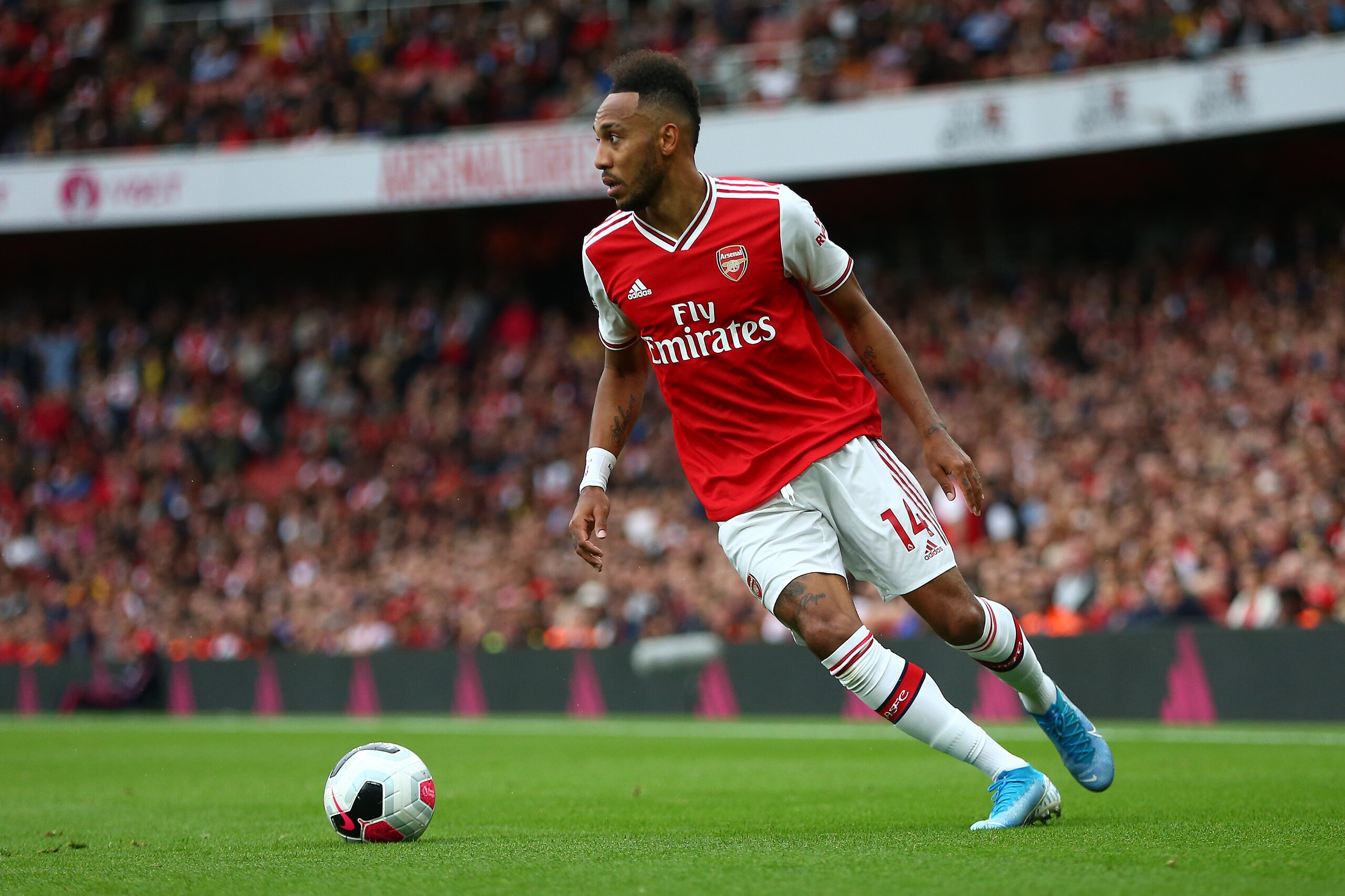 LONDON, ENGLAND - SEPTEMBER 22: Pierre-Emerick Aubameyang of Arsenal in action during the Premier League match between Arsenal FC and Aston Villa at Emirates Stadium on September 22, 2019 in London, United Kingdom. (Photo by Steve Bardens/Getty Images)