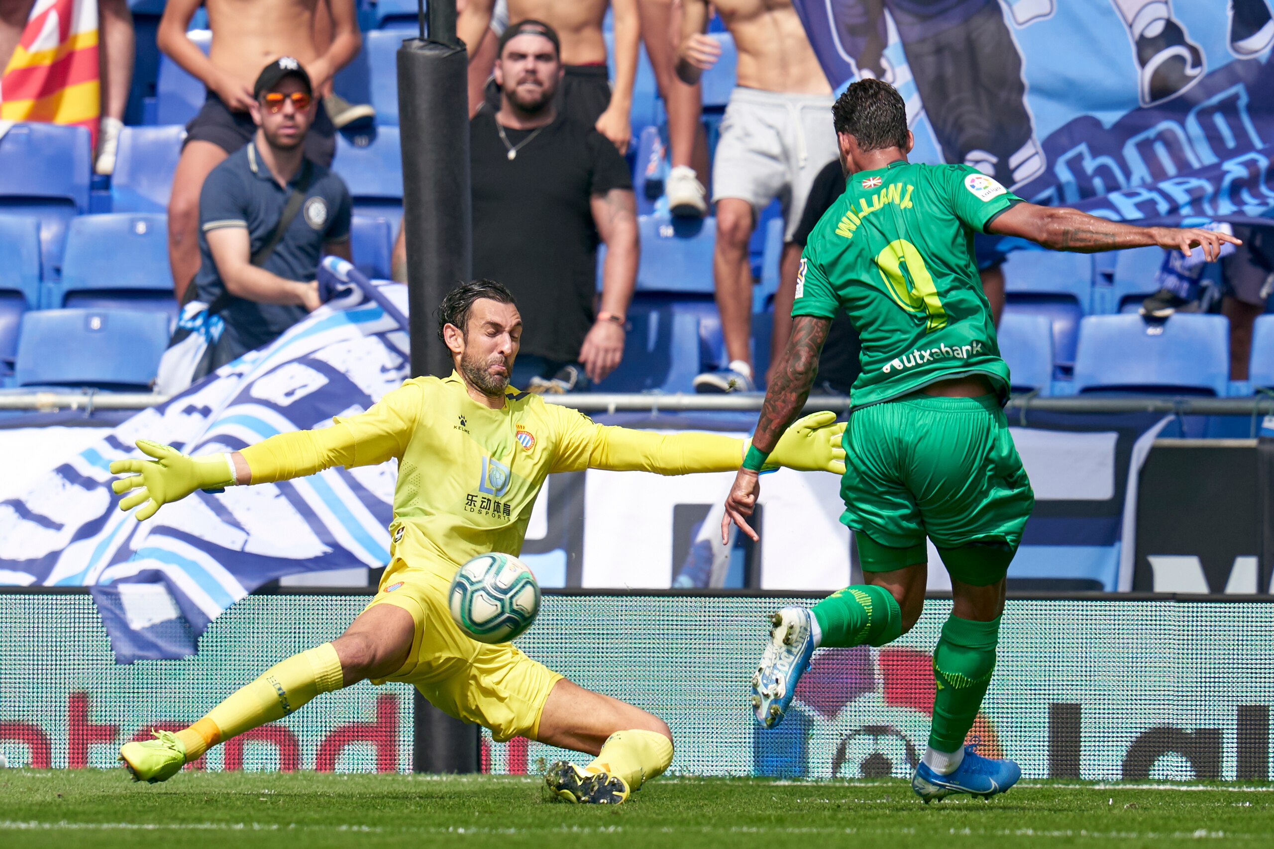 BARCELONA, SPAIN - SEPTEMBER 22: Willian Jose of Real Sociedad scores their team's first goal during the Liga match between RCD Espanyol and Real Sociedad at RCDE Stadium on September 22, 2019 in Barcelona, Spain. (Photo by Quality Sport Images/Getty Imag