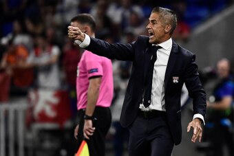 Lyon's Brazilian coach Sylvinho gestures during the European Champions League football match between Olympique Lyonnais (OL) and Zenit Saint-Petersburg on September 17, 2019 in Decines-Charpieu, near Lyon. (Photo by JEFF PACHOUD / AFP)        (Photo credi
