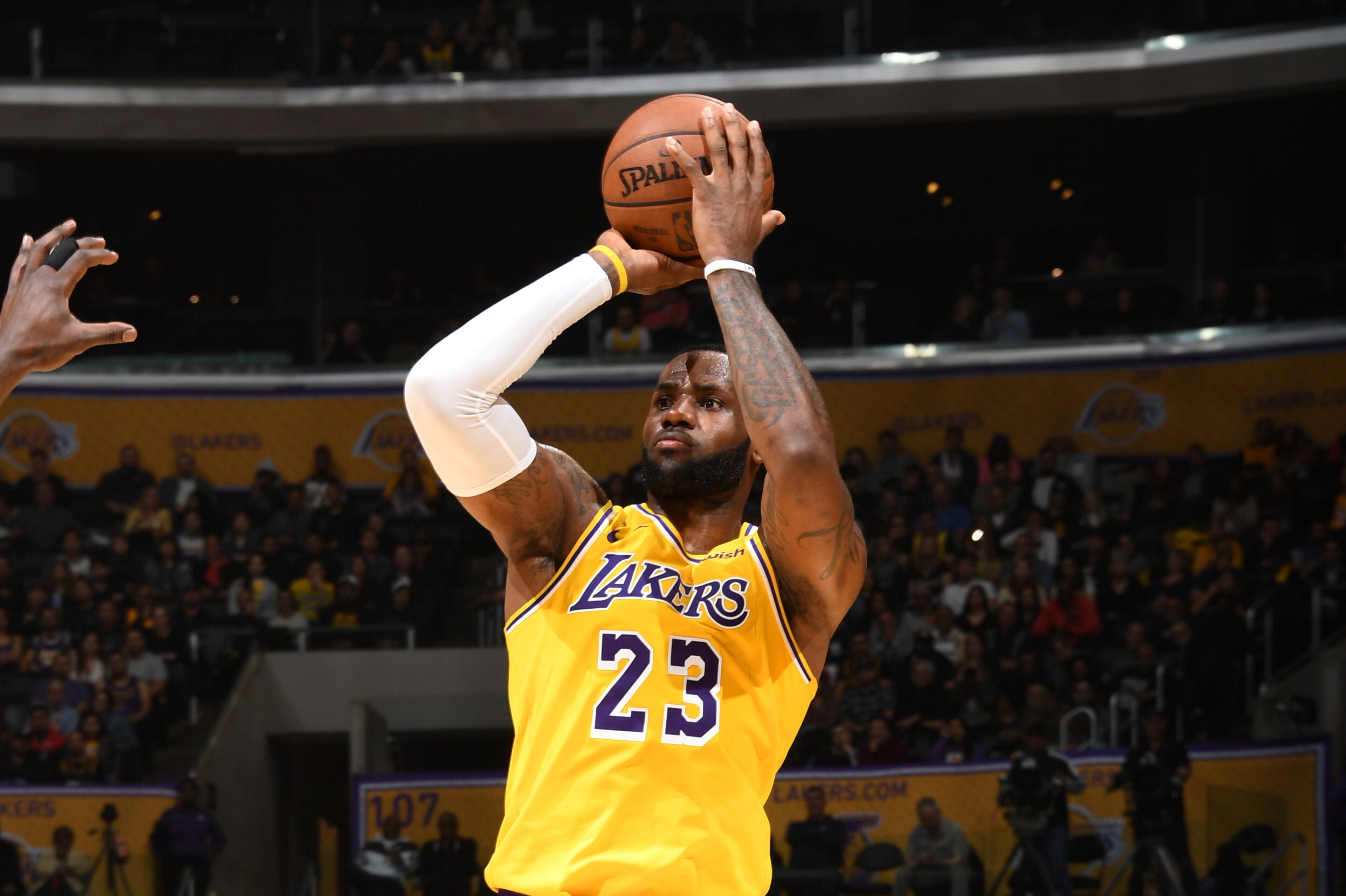 LOS ANGELES, CA - MARCH 4: LeBron James #23 of the Los Angeles Lakers shoots three point basket against the LA Clippers on March 4, 2019 at STAPLES Center in Los Angeles, California. NOTE TO USER: User expressly acknowledges and agrees that, by downloadin