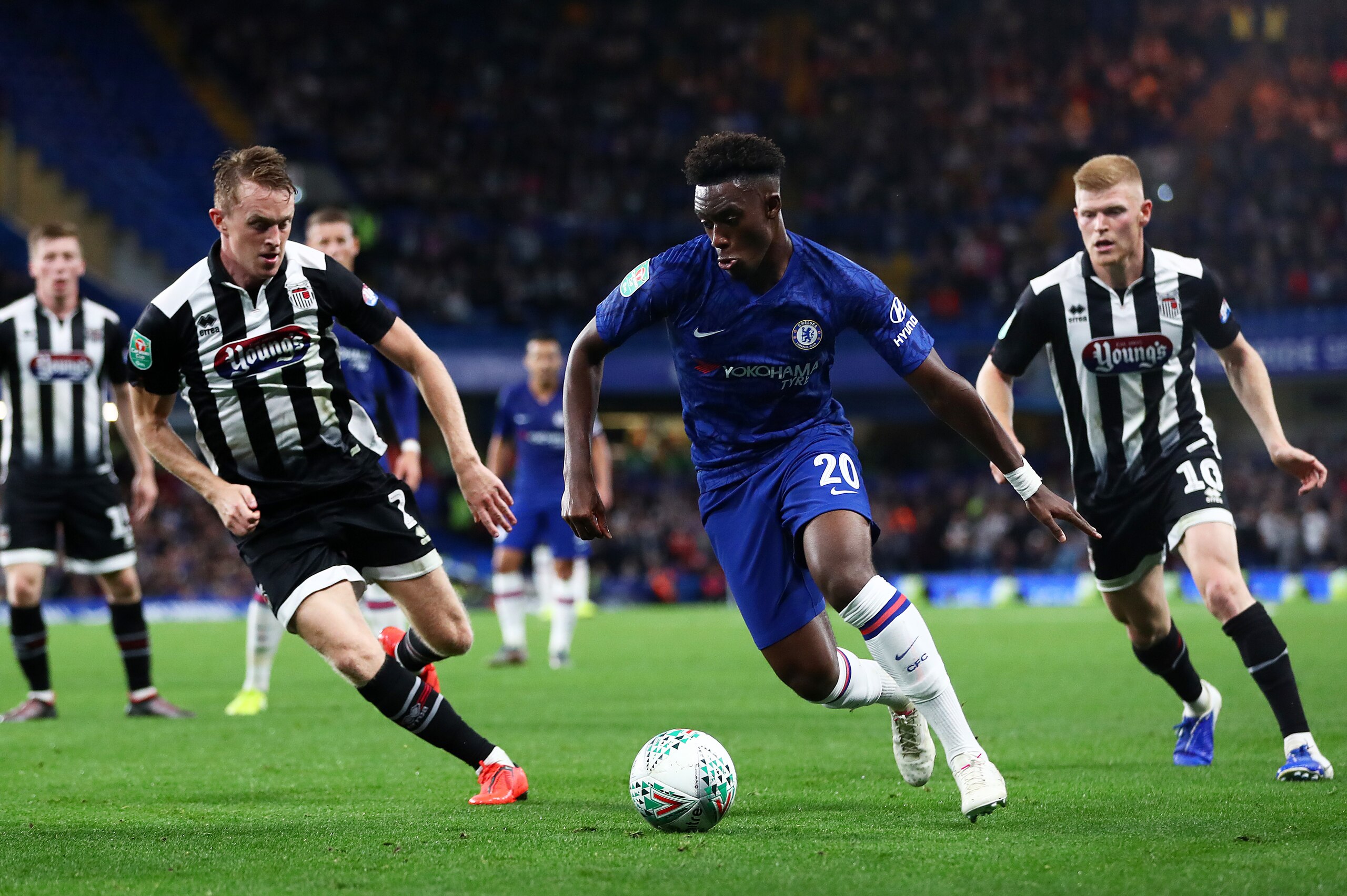 LONDON, ENGLAND - SEPTEMBER 25: Callum Hudson-Odoi of Chelsea controls the ball during the Carabao Cup Third Round match between Chelsea FC and Grimsby Town at Stamford Bridge on September 25, 2019 in London, England. (Photo by Dan Istitene/Getty Images)