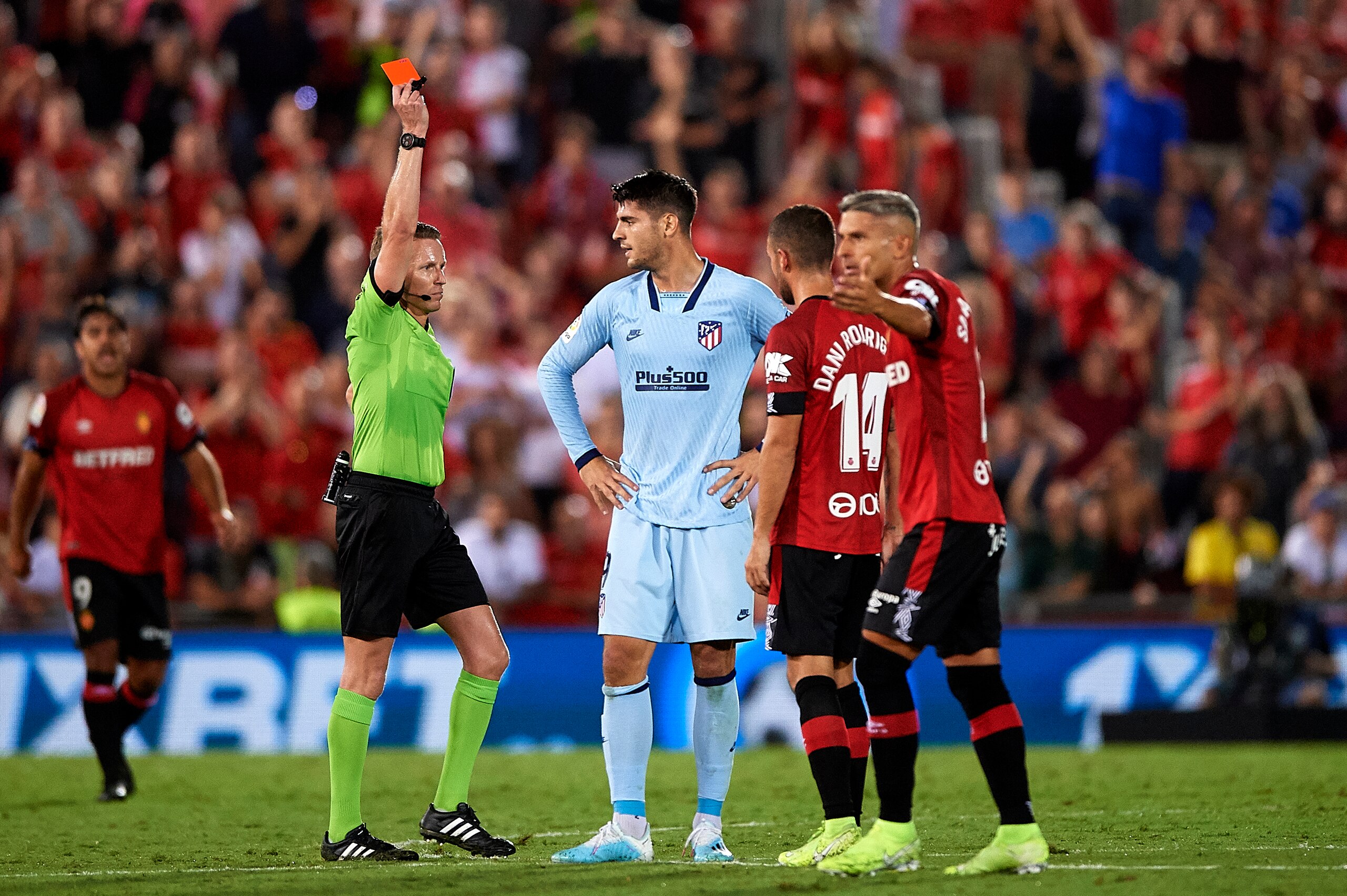 MALLORCA, SPAIN - SEPTEMBER 25: Alvaro Morata of Atletico de Madrid
is expelled during the Liga match between RCD Mallorca and Club Atletico de Madrid at Iberostar Estadi on September 25, 2019 in Mallorca, Spain. (Photo by Quality Sport Images/Getty Imag MALLORCA, SPAIN - SEPTEMBER 25: Alvaro Morata of Atletico de Madrid
is expelled during the Liga match between RCD Mallorca and Club Atletico de Madrid at Iberostar Estadi on September 25, 2019 in Mallorca, Spain. (Photo by Quality Sport Images/Getty Imag