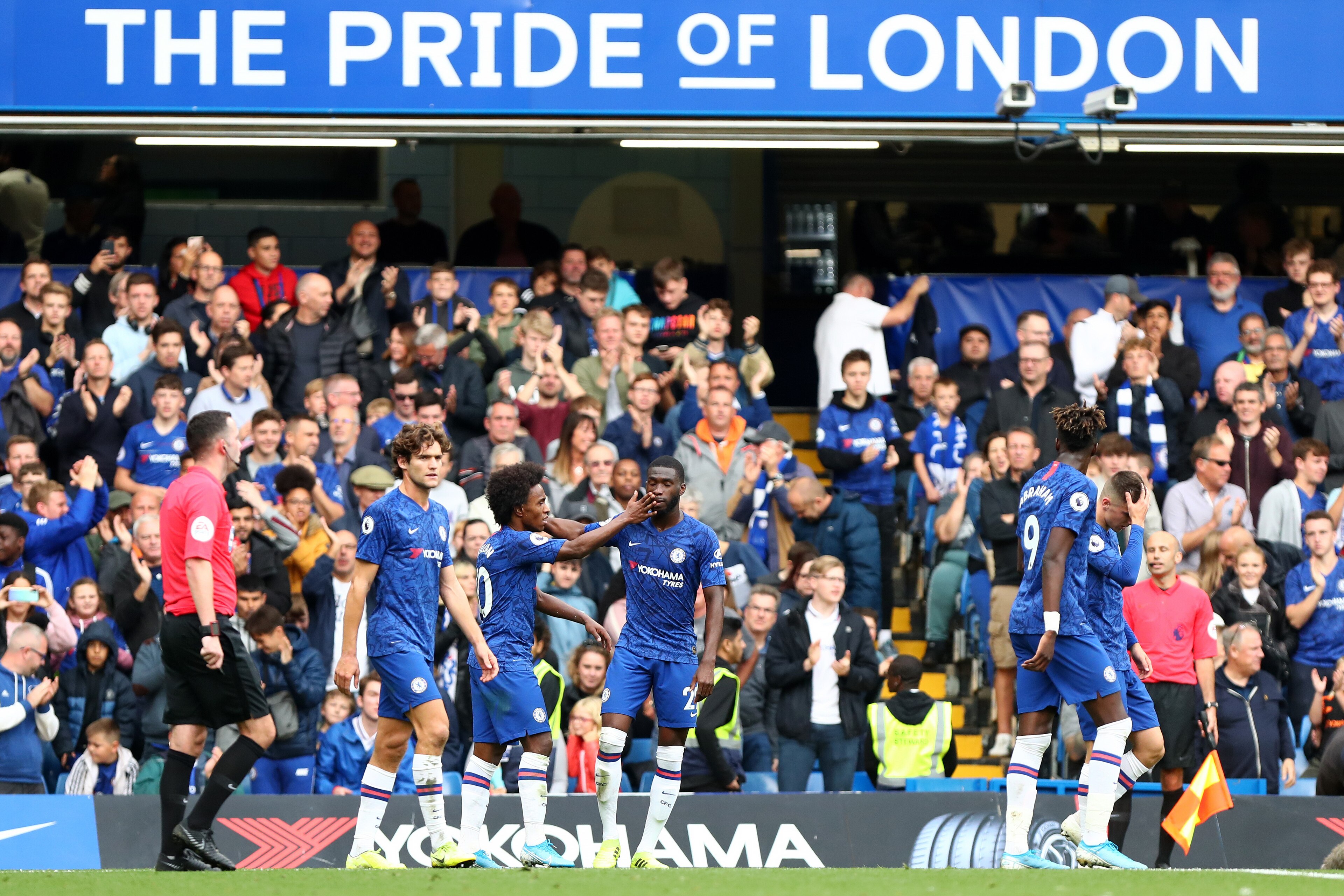 LONDON, ENGLAND - SEPTEMBER 28: Willian of Chelsea celebrates with teammates after scoring his team's second goal during the Premier League match between Chelsea FC and Brighton & Hove Albion at Stamford Bridge on September 28, 2019 in London, United King