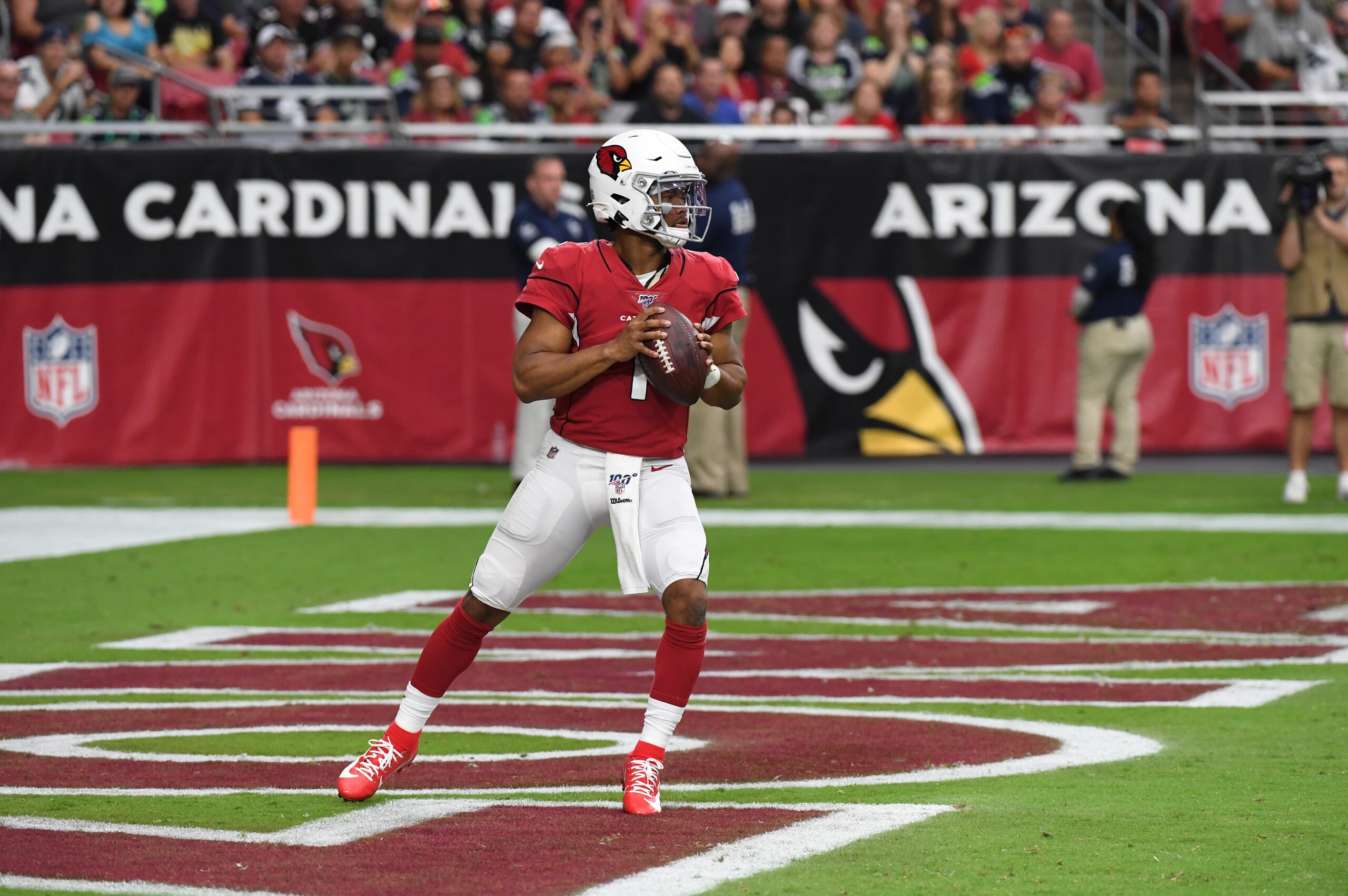 GLENDALE, ARIZONA - SEPTEMBER 29: Kyler Murray #1 of the Arizona Cardinals looks to throw the ball against the Seattle Seahawks at State Farm Stadium on September 29, 2019 in Glendale, Arizona. (Photo by Norm Hall/Getty Images)