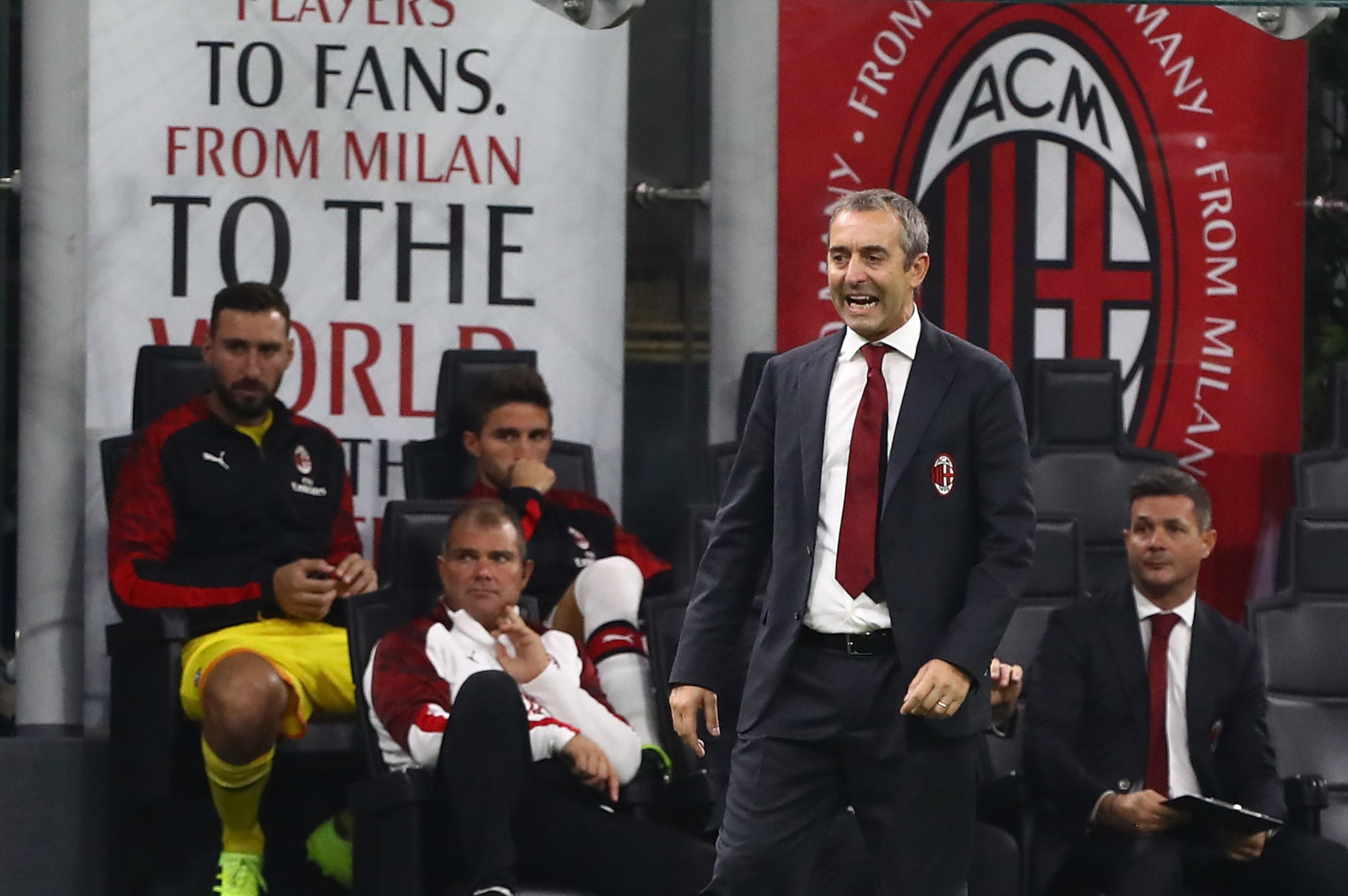 MILAN, ITALY - SEPTEMBER 29:  AC Milan coach Marco Giampaolo shouts to his players during the Serie A match between AC Milan and ACF Fiorentina at Stadio Giuseppe Meazza on September 29, 2019 in Milan, Italy.  (Photo by Marco Luzzani/Getty Images)